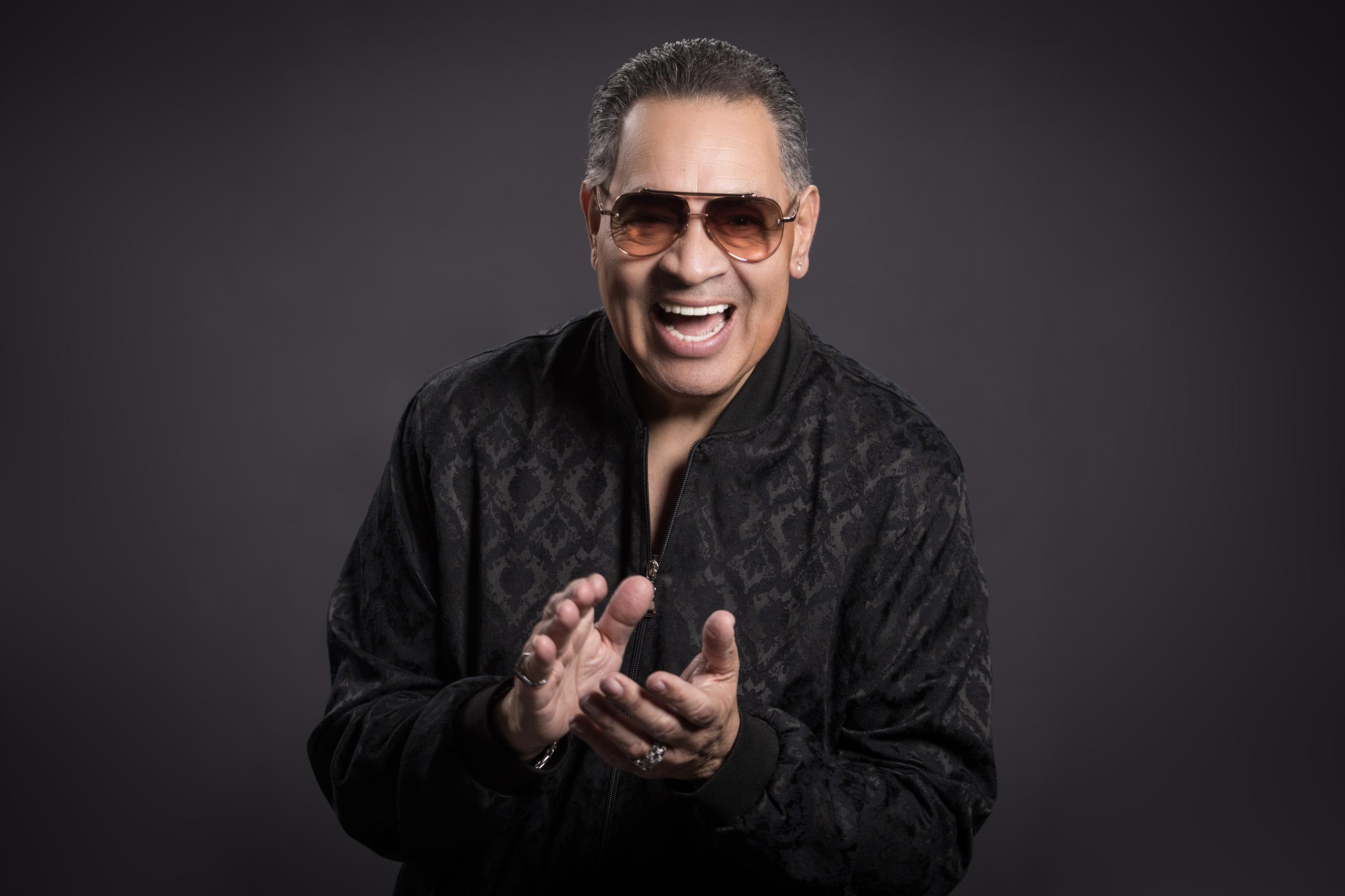 A un año de celebrar cinco décadas en la música, Tito Nieves está sólido en su determinación de continuar provocando emociones a través de su voz.