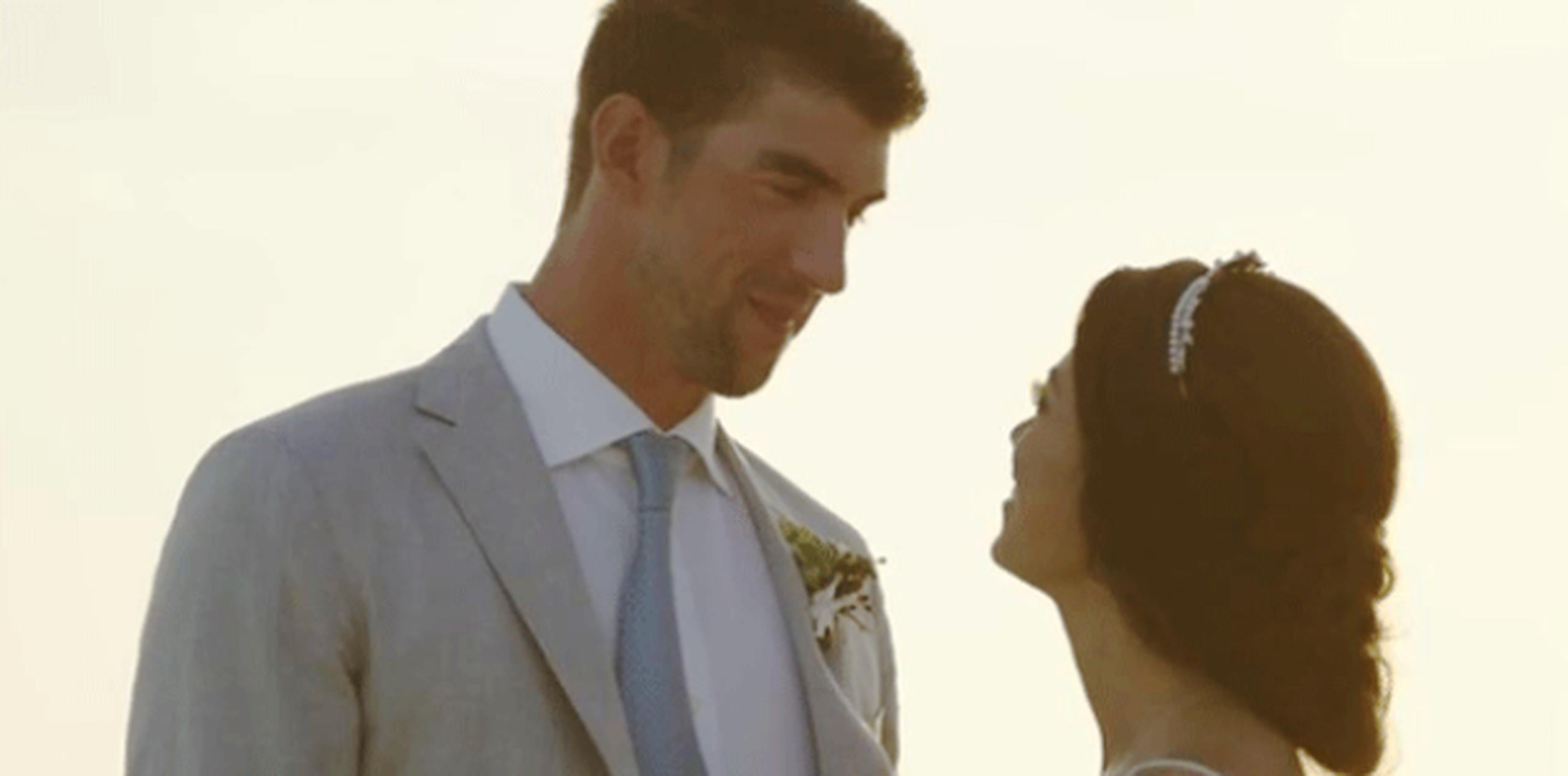El canal de YouTube de la compañía Brides, organizadores de las ceremonias de las famosas, subió el vídeo oficial que evidencia lo romántico que fue para Phelps y Johnson su unión ante el mundo. (Captura / Brides)