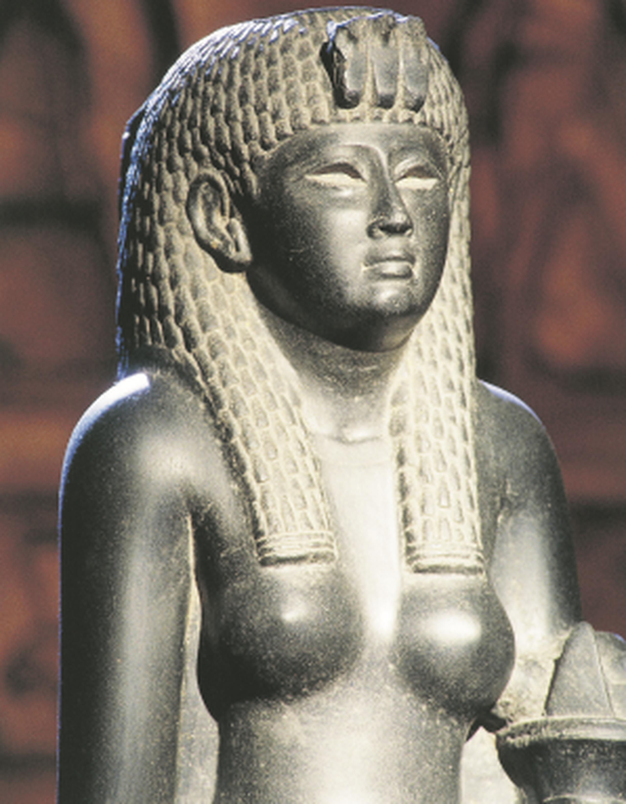 A pesar de no ser étnicamente egipcia, Cleopatra abrazó muchas de las costumbres egipcias.