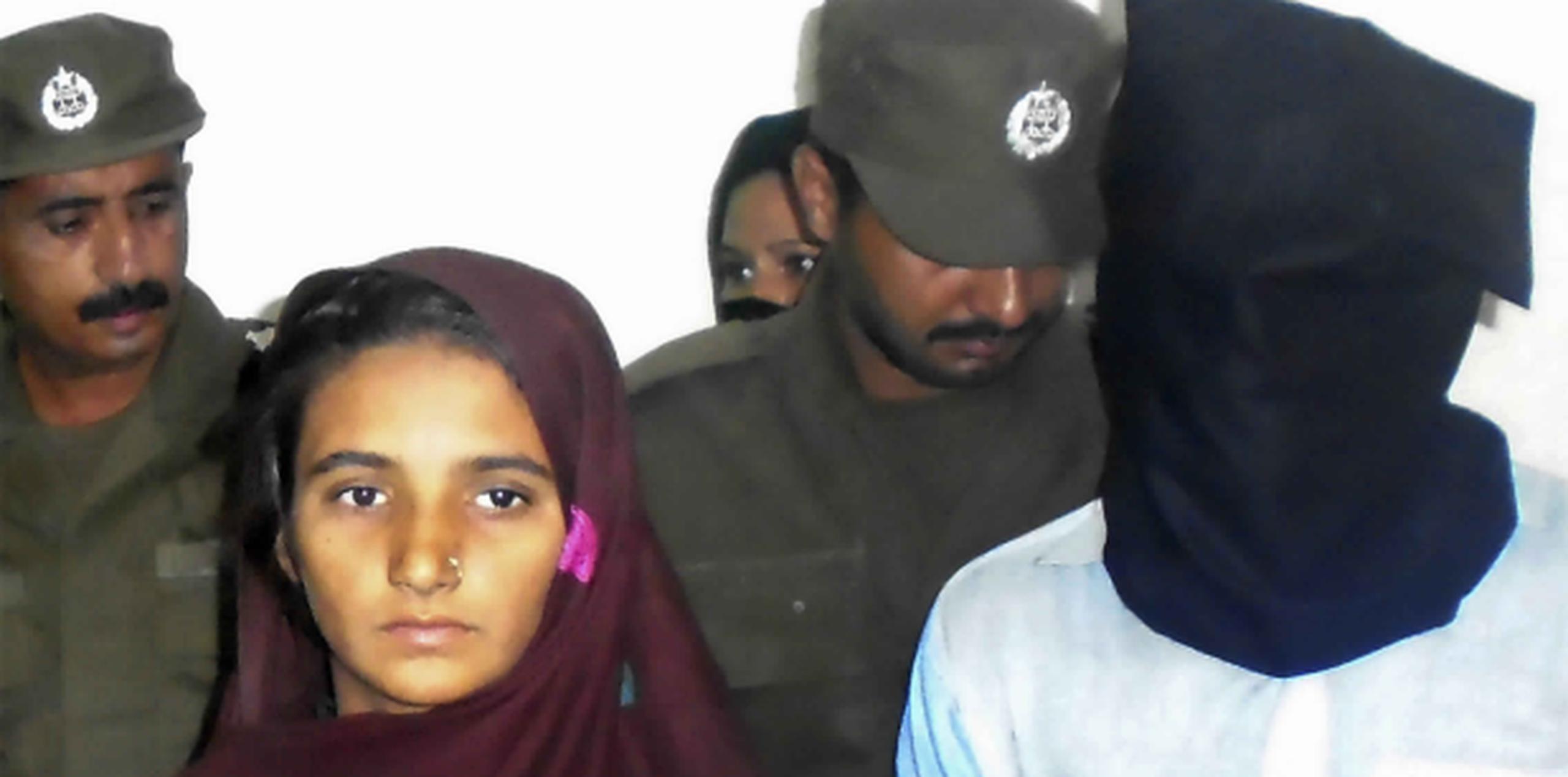 Aasia Bibi y su amante Shahid Lashari fueron detenidos tras conocerse la trama para asesinar al esposo de la joven. (AP/Iram Asim)
