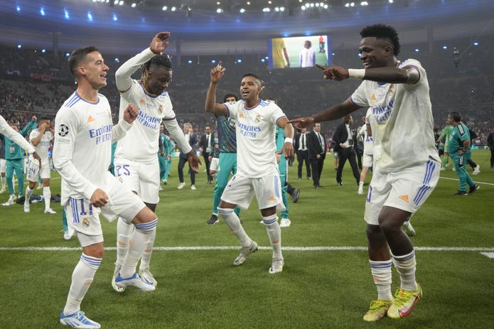 Jugadores de Real Madrid celebran después de ganar la Liga de Campeones.