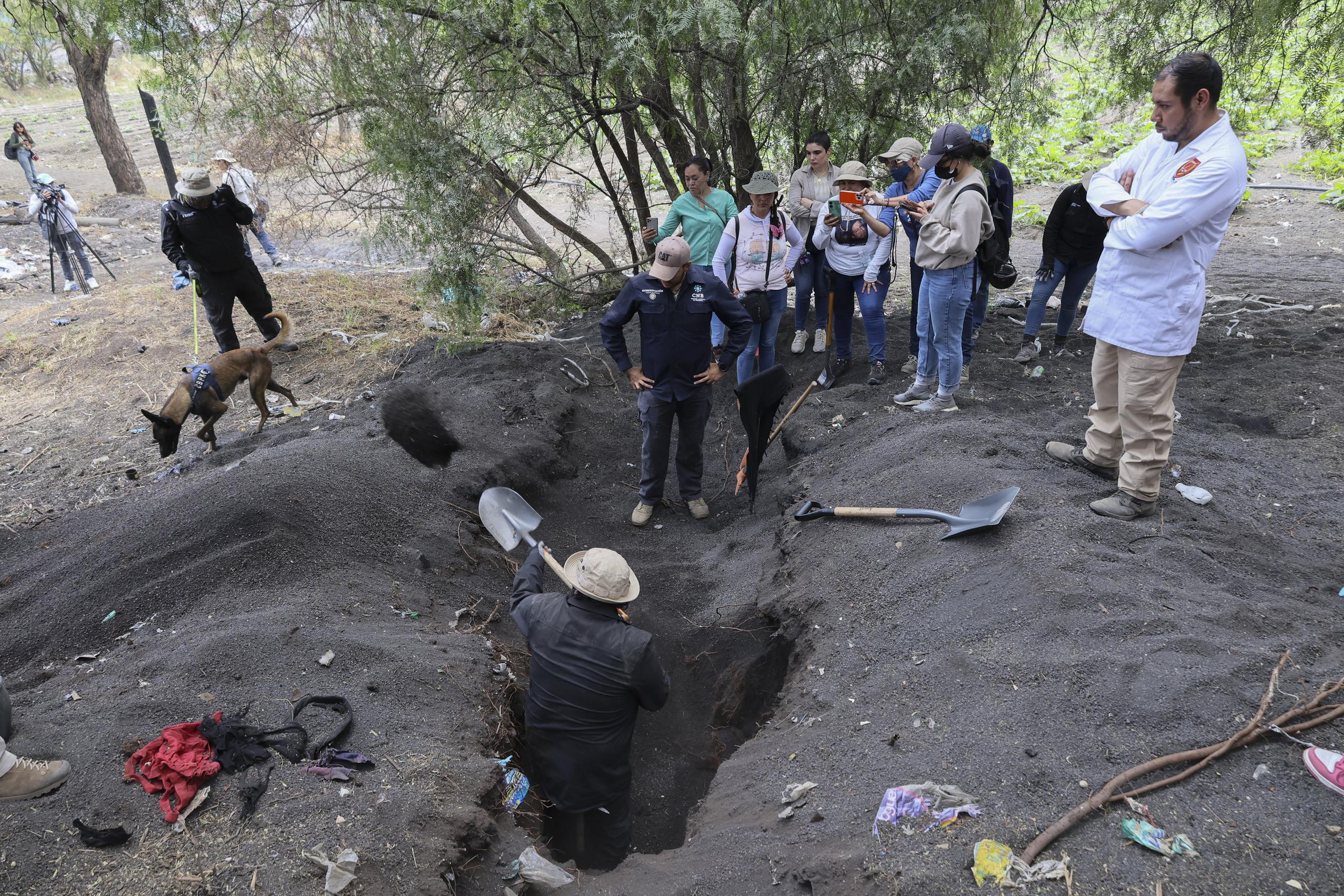 El fiscal de Ciudad de México dijo que los expertos estaban investigando para determinar la naturaleza de los restos encontrados y si eran humanos.