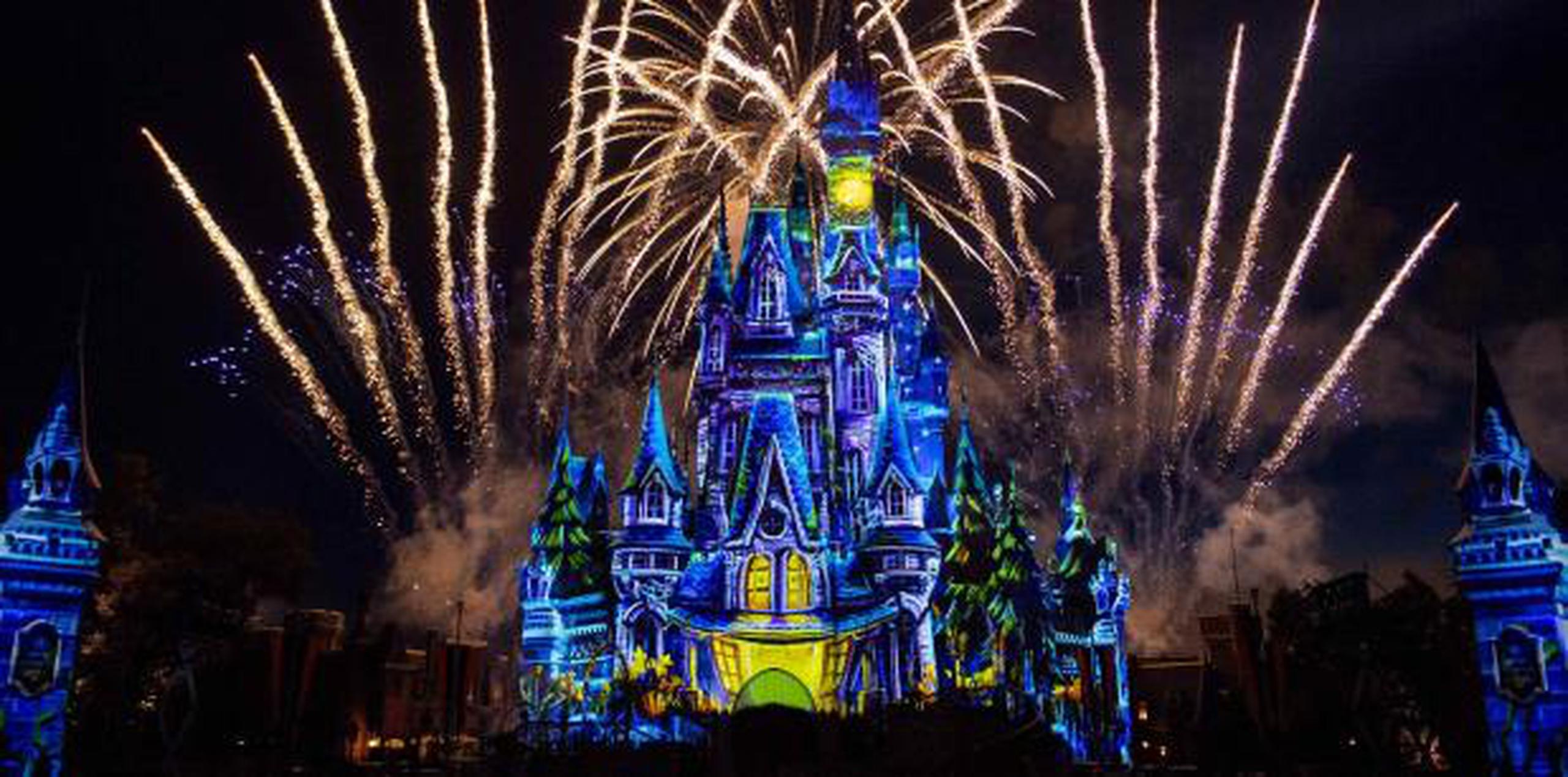 El espectáculo de fuegos artificiales “Disney’s Not-So-Spooky Spectacular” se ofrece como parte de la celebración de Halloween. (Suministrada)