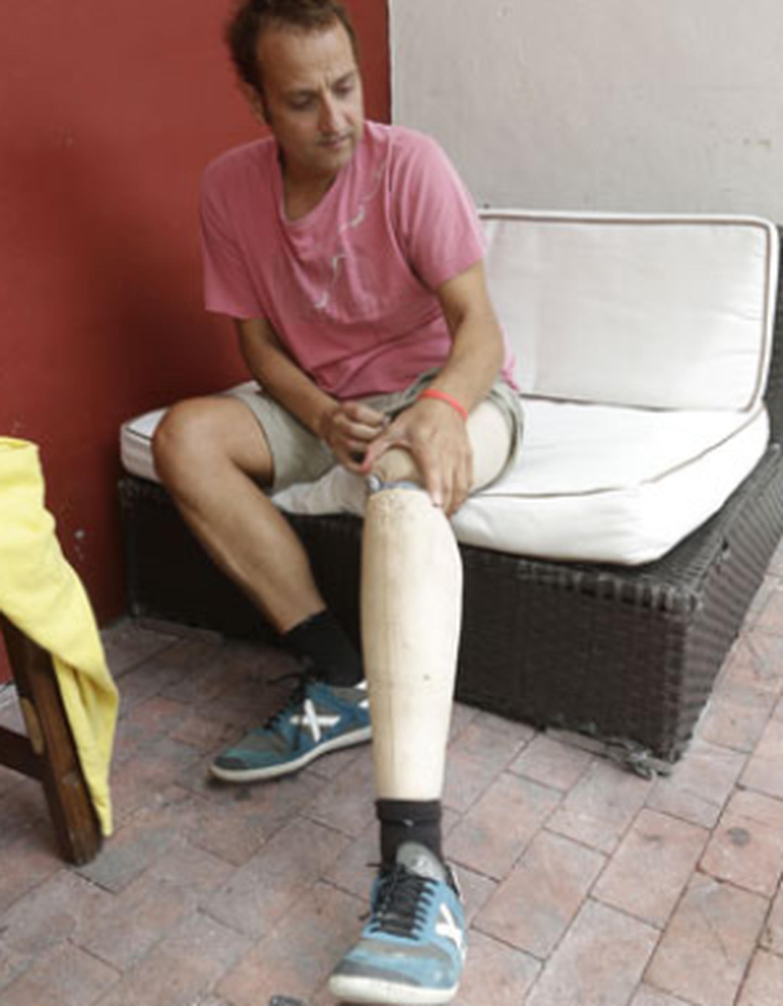 La vida de este futbolista español era el  balompié, pero a los 13 años le diagnosticaron cáncer y su sueño de ser jugador profesional se derrumbó. (AP)