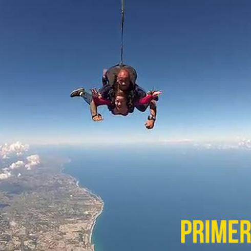 Lanzamiento en paracaídas a 12,500 pies de altura