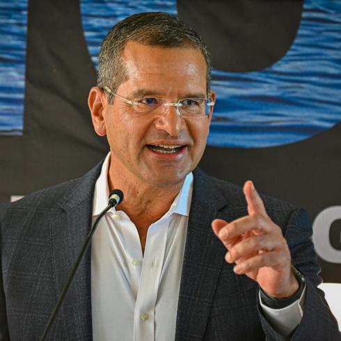 Gobernador celebra inicio de dragado del caño Martín Peña