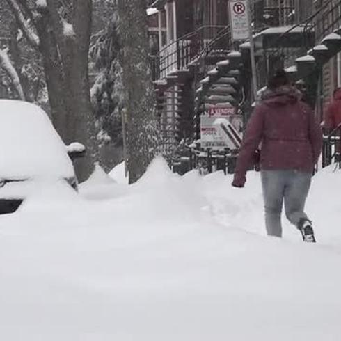 Intensa tormenta de nieve paraliza a Canadá