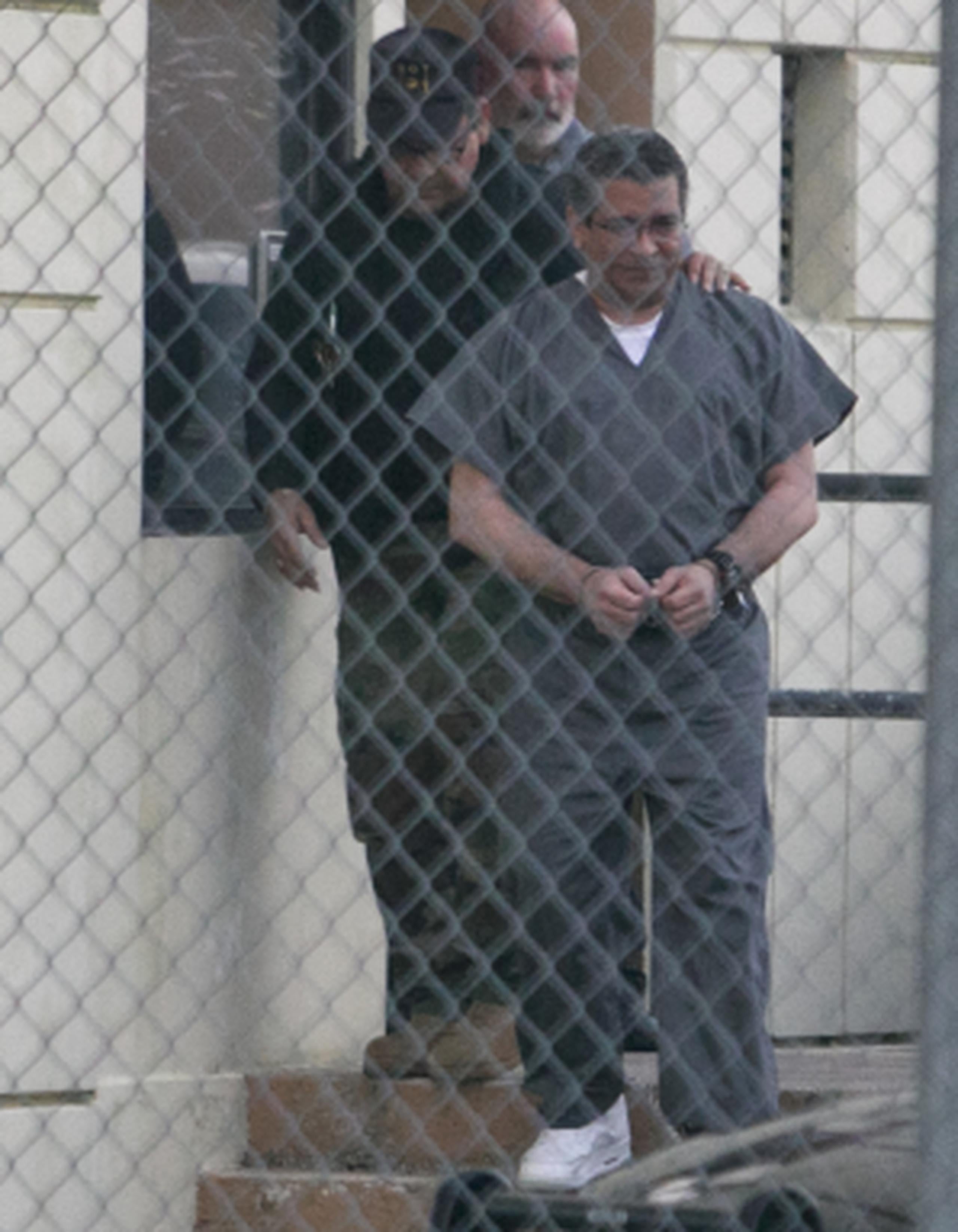 En noviembre de 2013, Cordero fue sentenciado a 10 años de cárcel y 15 años de libertad supervisada por posesión de pornografía infantil, mientras en el foro estatal,  recibió una pena de ocho años por otros cargos similares y el delito de actos lascivos. (GFR MEDIA)
