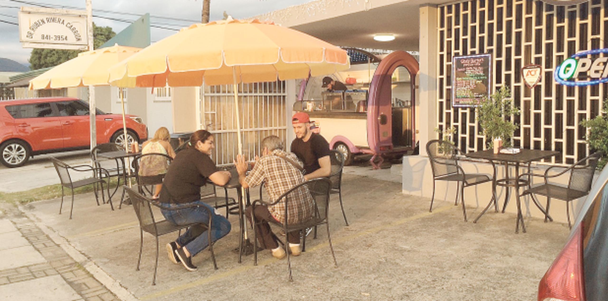 Chuly Burgers, está en la avenida Fagot 3004, de Ponce, donde circulan diariamente miles de automovilistas. (SUMINISTRADA)
