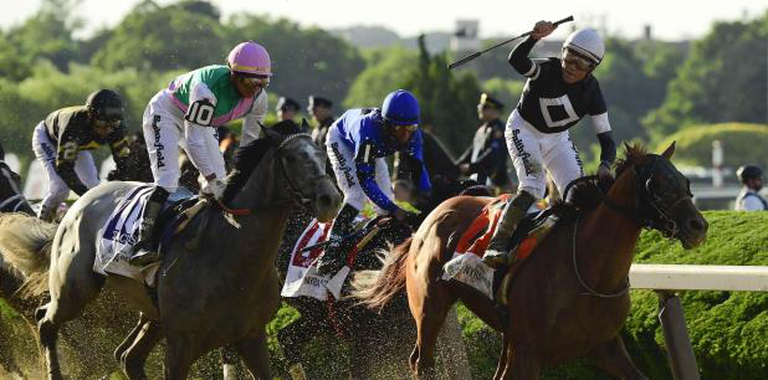El Belmont fue una carrera para los jinetes y Rosario fue el indicado para tomar las riendas de caballo lleno de ímpetu. (AP)