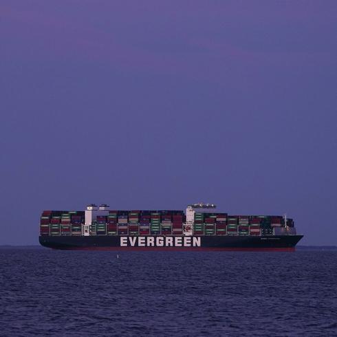 Emergencia por buque de Evergreen que encalló en Estados Unidos