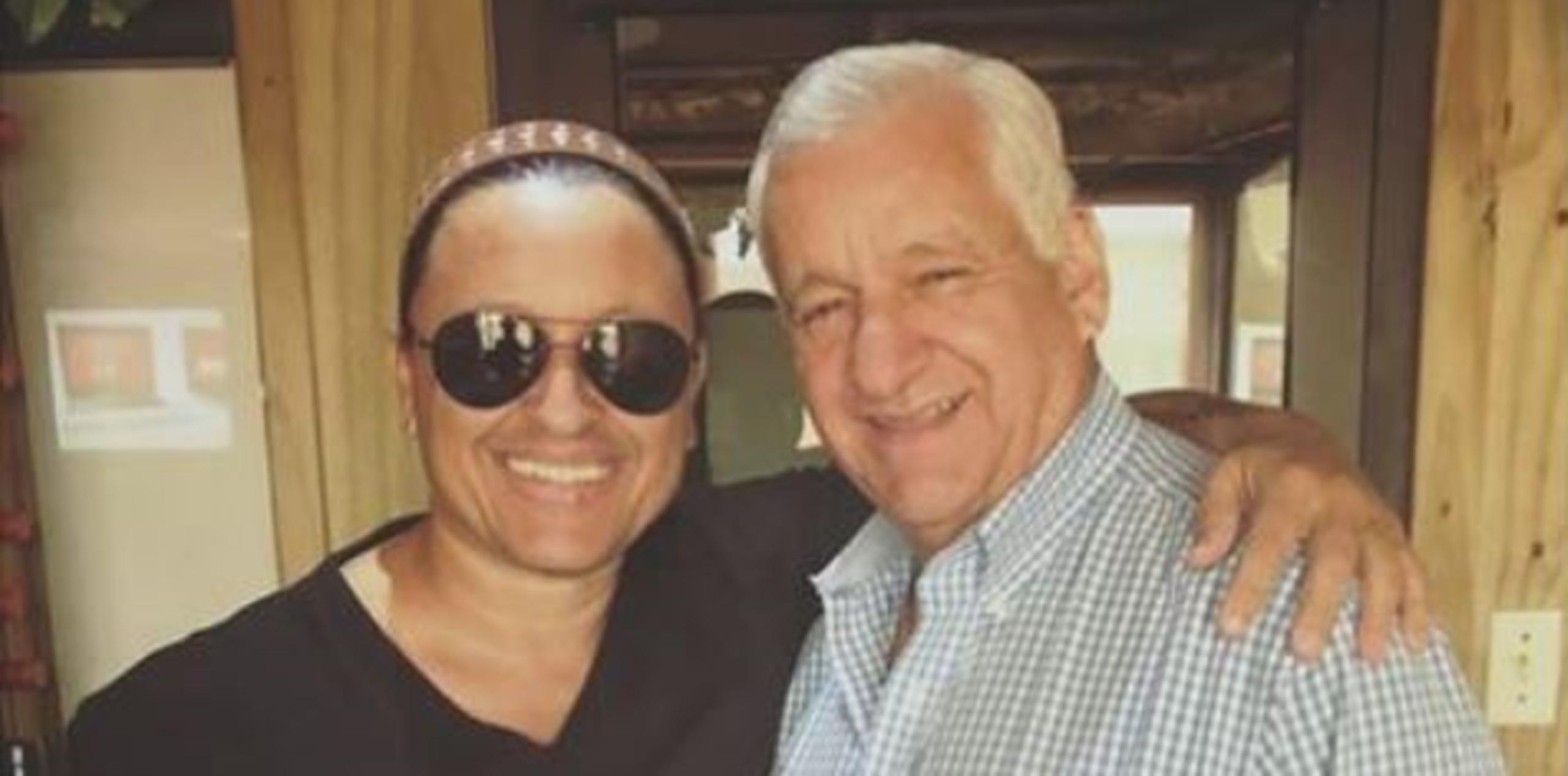 Elvis Crespo junto a Héctor O'Neill, a quien calificó de "mejor alcalde de la historia". (Captura/Facebook)