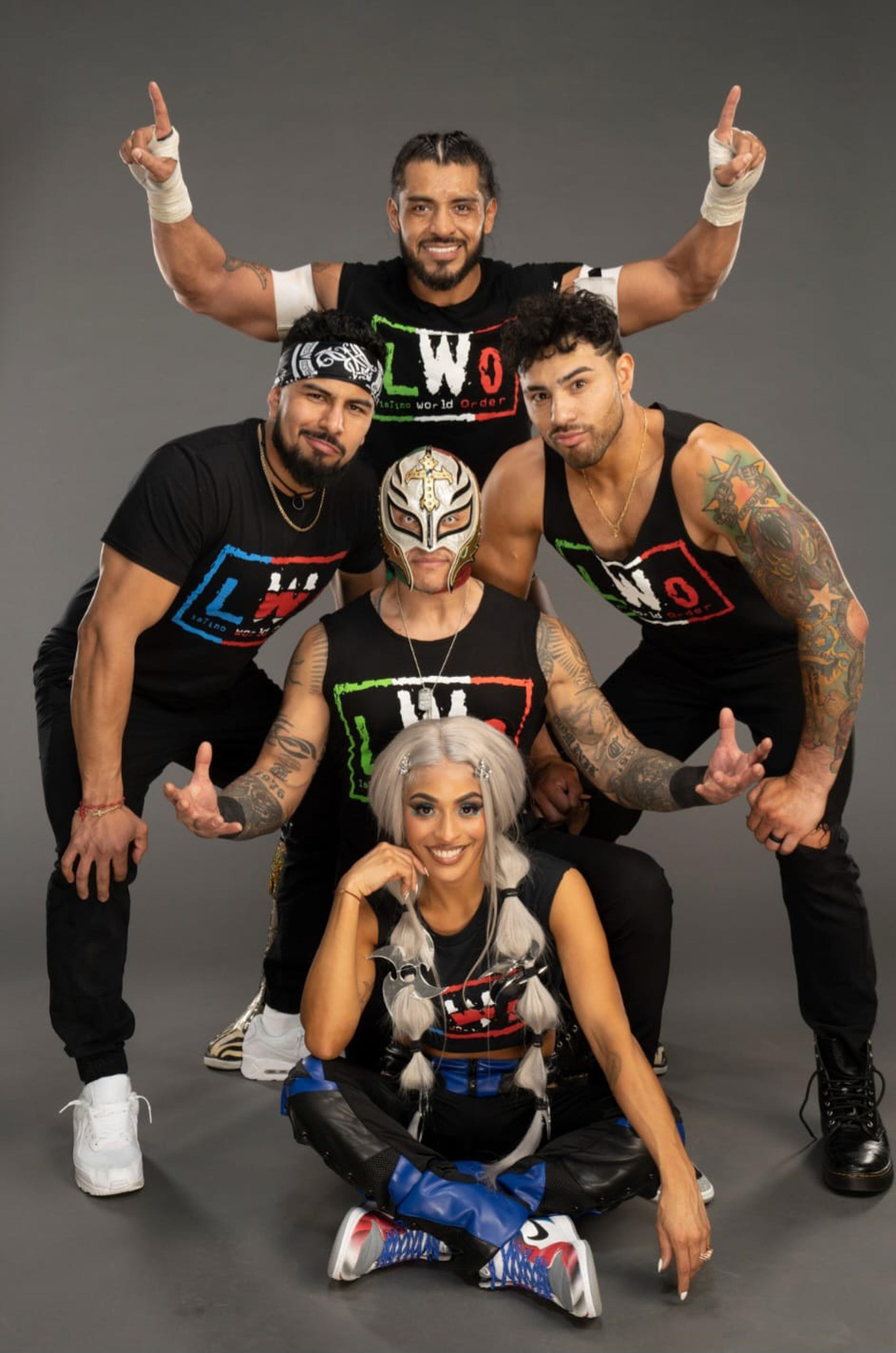 Zelina vega forma parte de la facción latina LWO en la WWE.