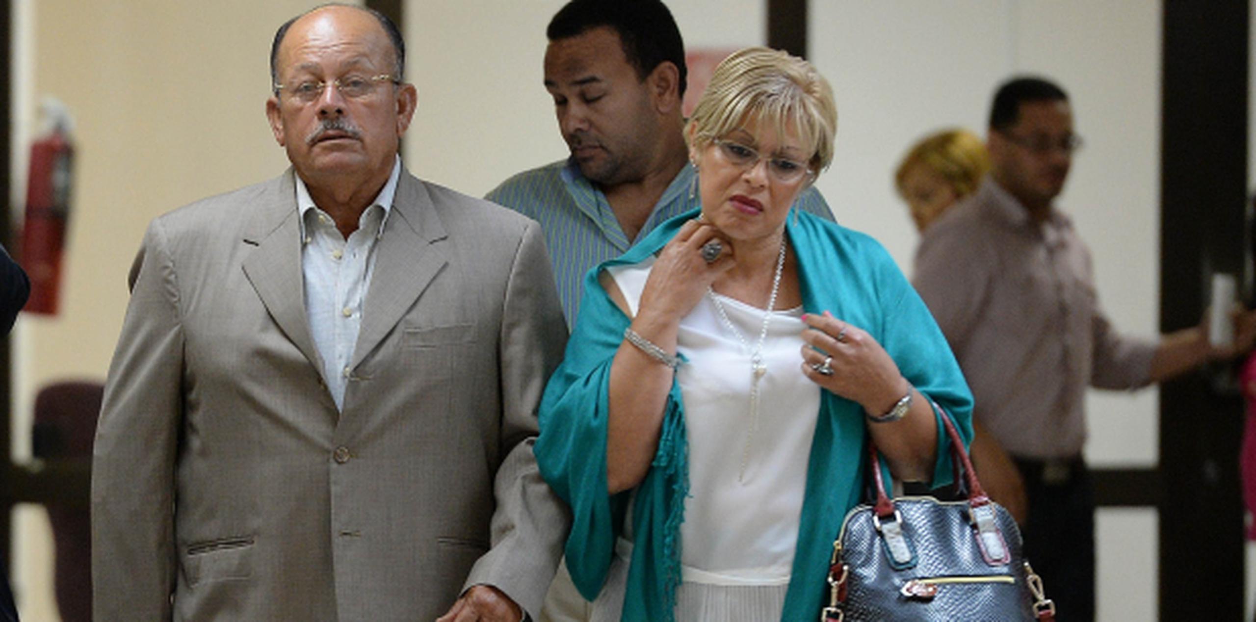 Antonio "Chuchin" Soto Díaz y su esposa Agnes Lopés Santiago están acusados de múltiples cargos en el tribunal de San Juan. (Archivo)