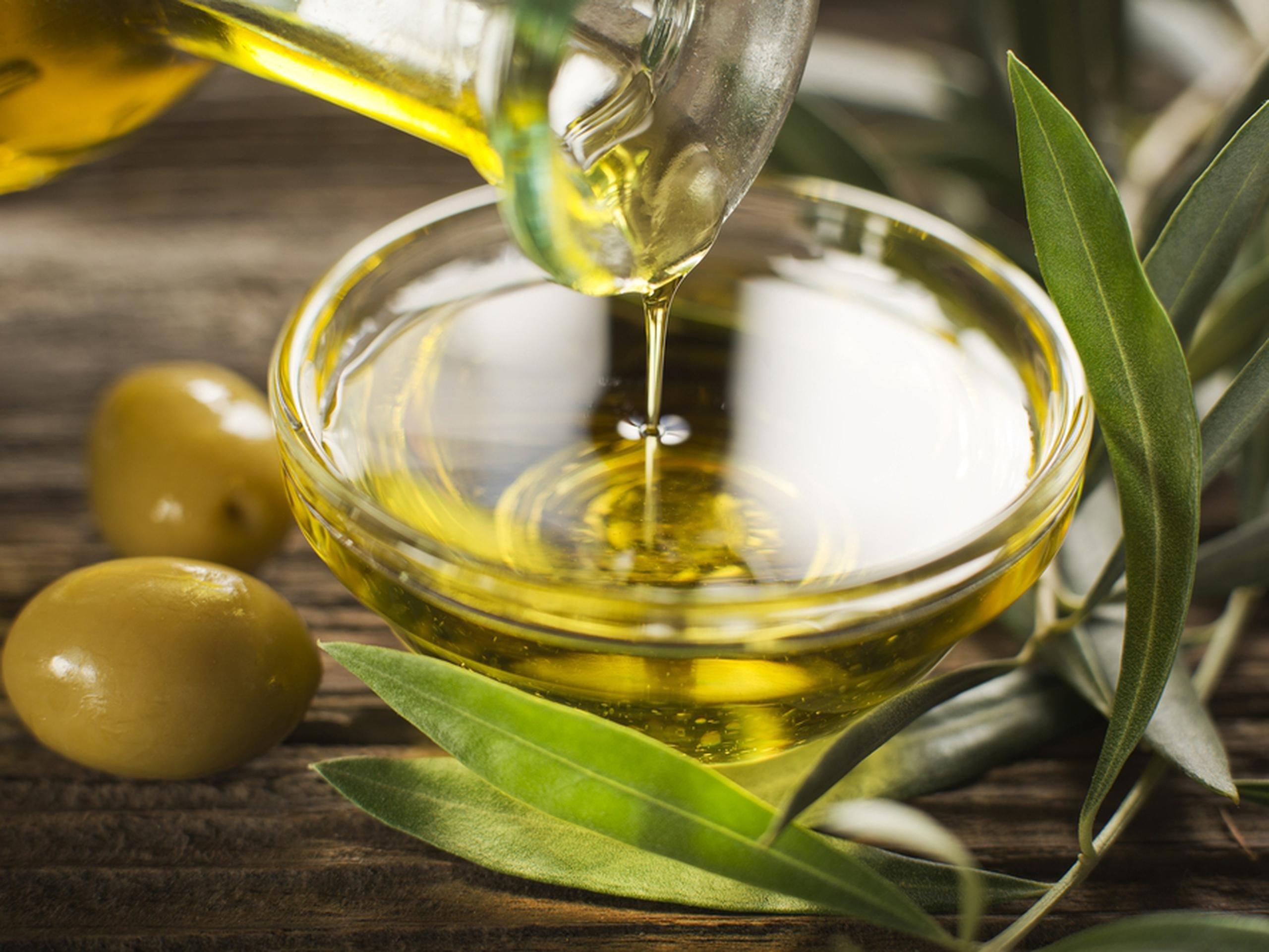 Betis ofrece un aceite de oliva puro de origen español, sin aditivos ni preservativos, manteniendo su pureza y calidad al 100 %