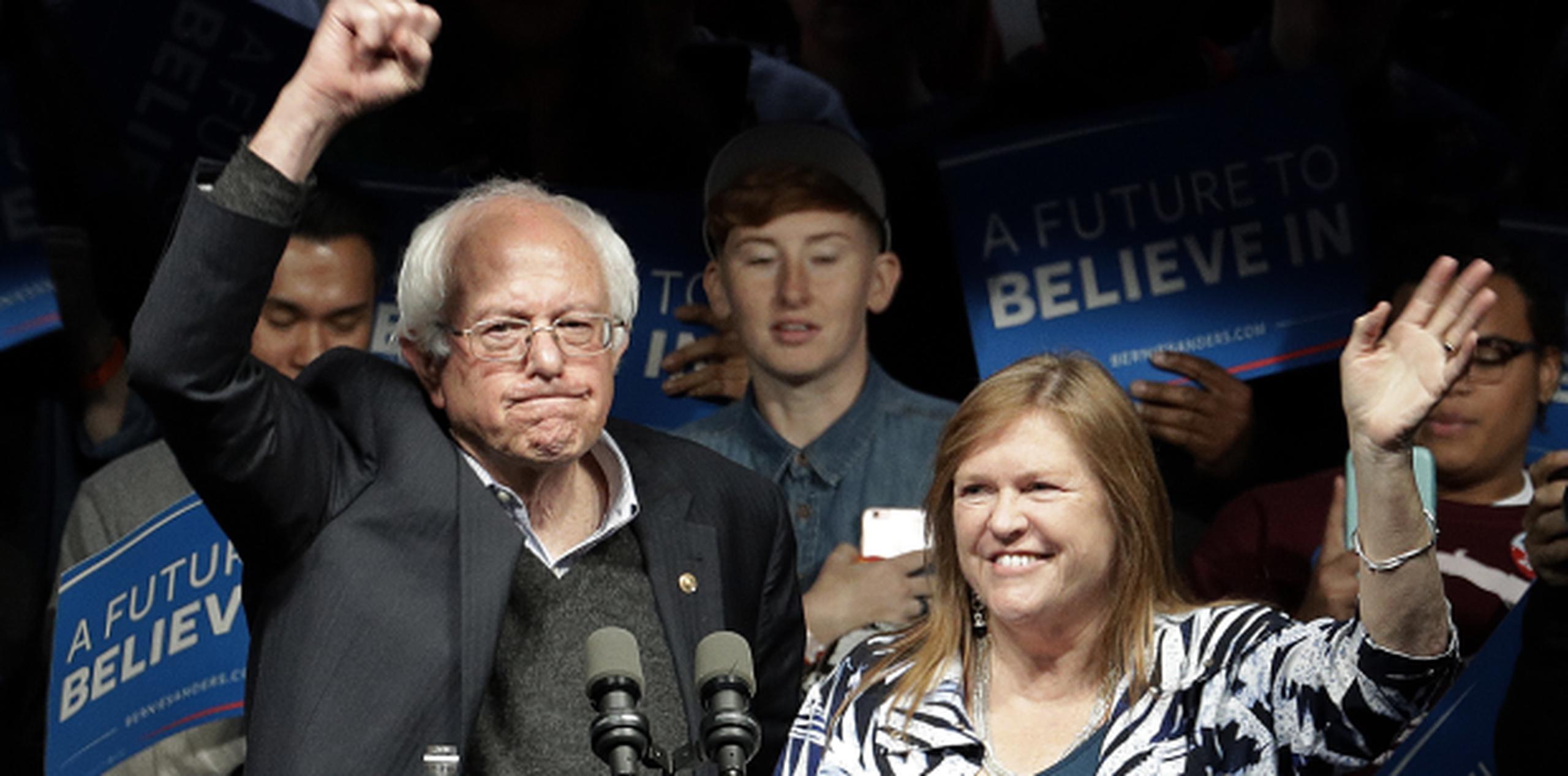 La victoria en Indiana le da a Bernie Sanders un nuevo impulso para mantener viva su aspiración de convertirse en el candidato presidencial demócrata. (AP/Charlie Riedel)

