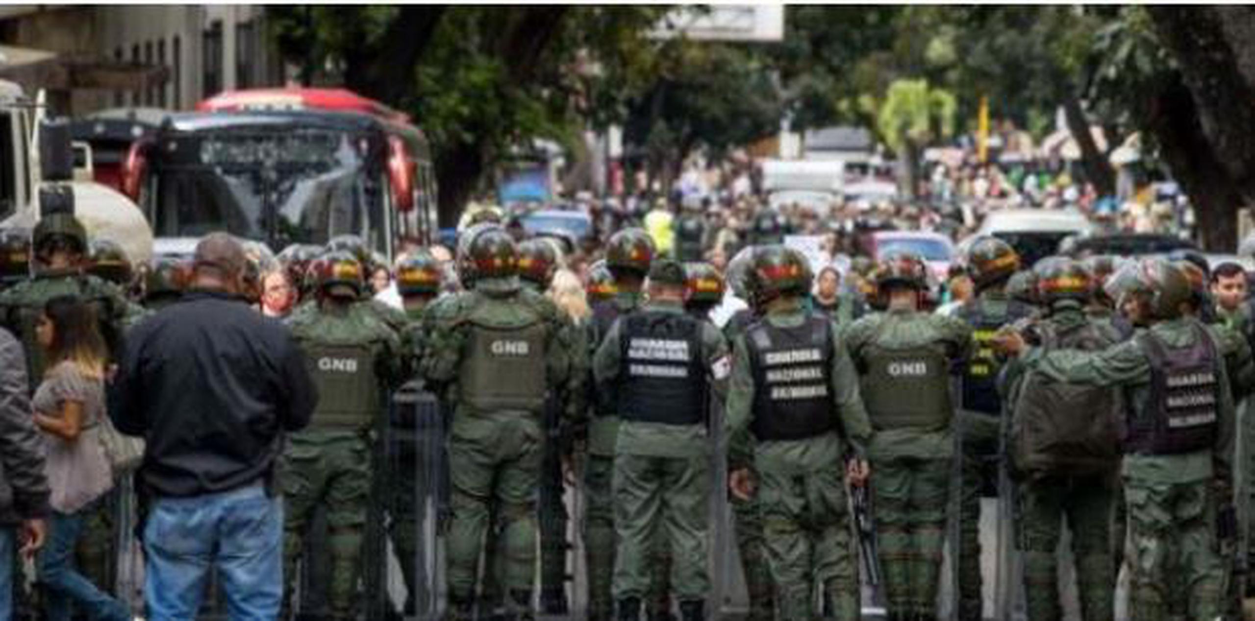 Las autoridades brasileñas confirmaron la semana pasada que 25 militares venezolanos se refugiaron tras el alzamiento en su embajada en Caracas. (EFE)