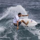Brian Toth avanza a la cuarta ronda del Mundial de Surfing luego de una dura batalla ante dos rivales de alto perfil