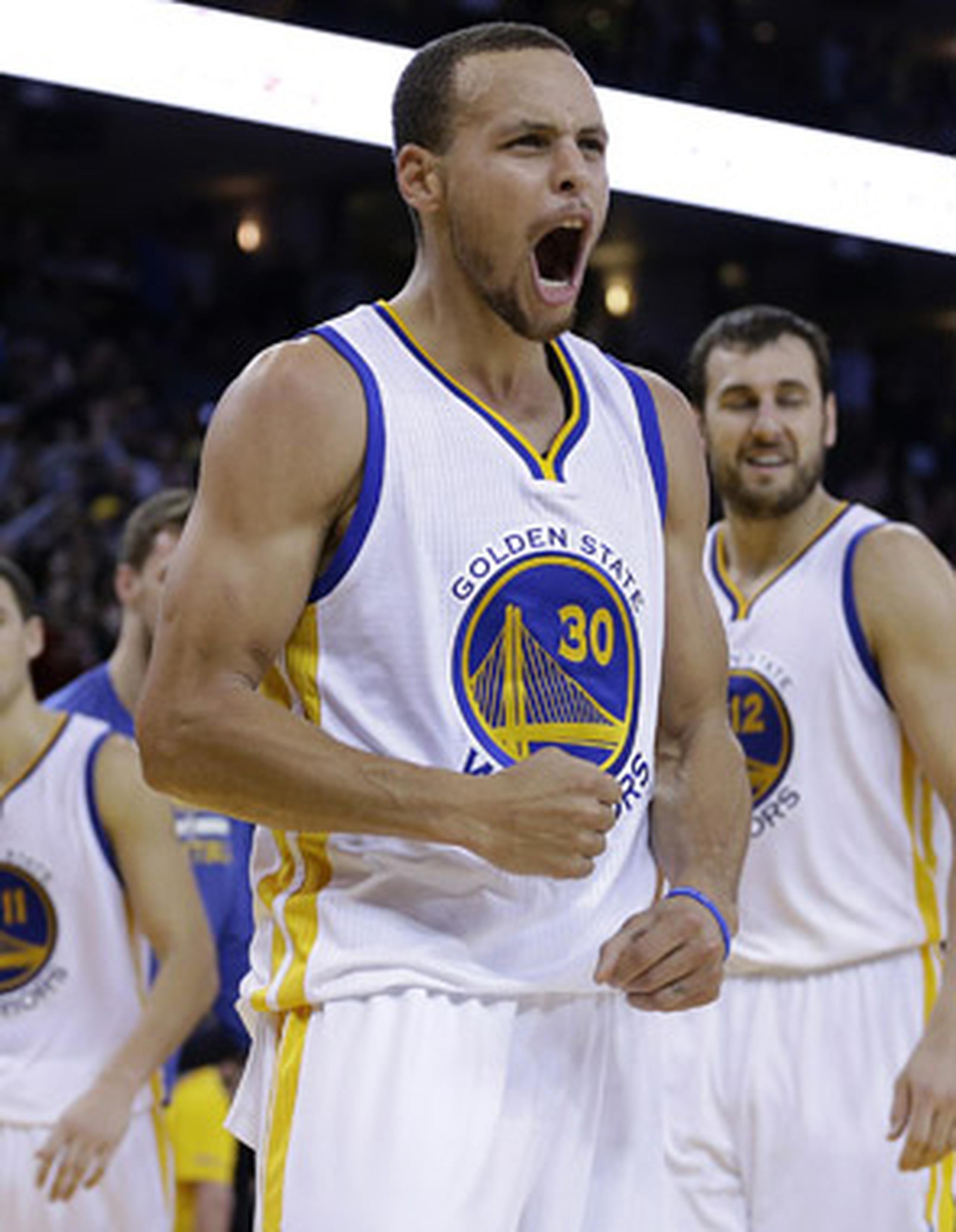 Para varios medios en Estados Unidos, Stephen Curry es considerado el Jugador Más Valioso hasta el momento en la NBA. Curry está promediando 23.1 puntos, 7.7 asistencias y 5.1 rebotes. (AP / Ben Margot)