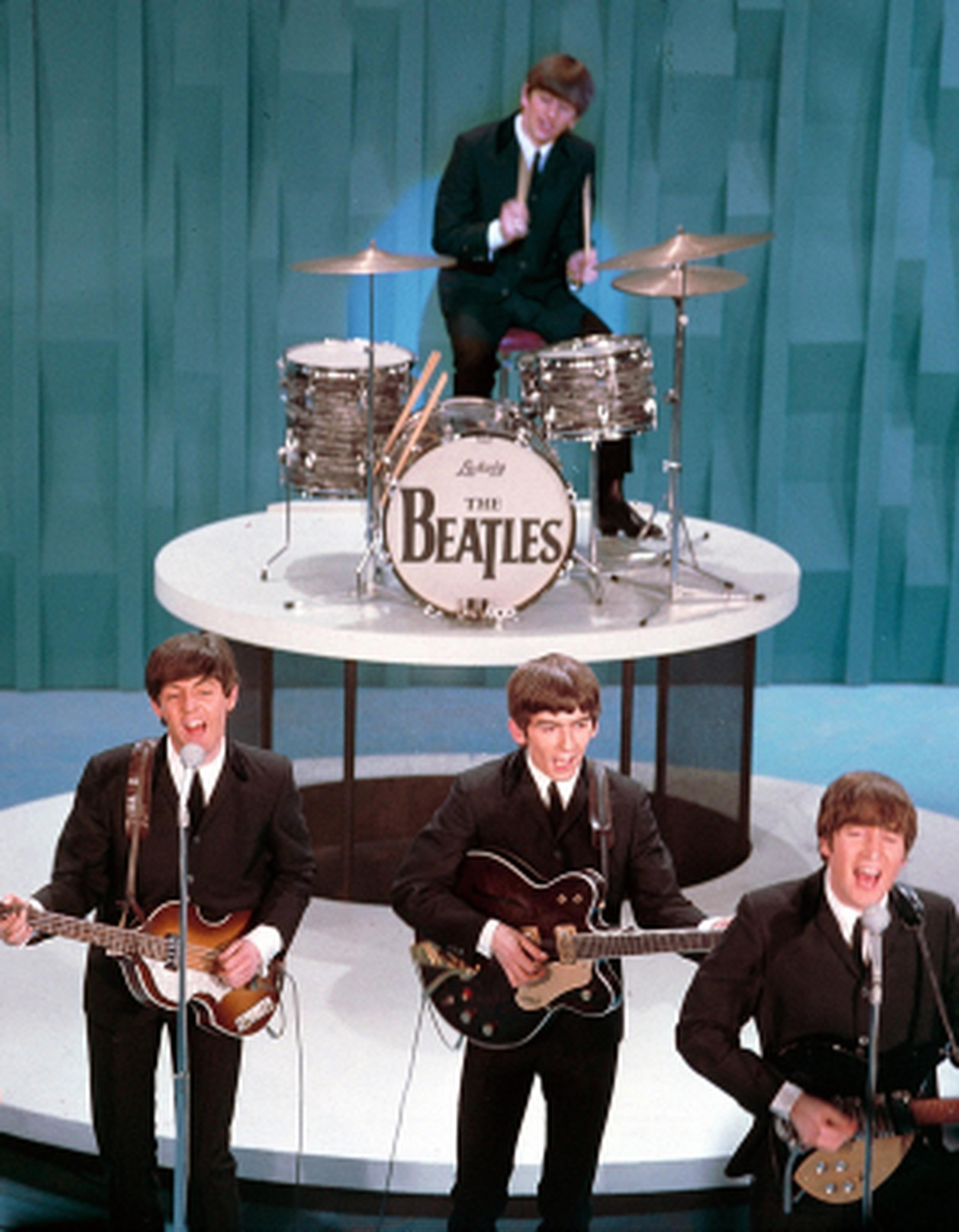 Los Beatles hicieron su primera aparición publica en el programa The Ed Sullivan Show. (Archivo)
