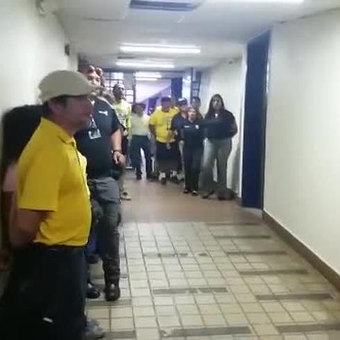 Arrestan a maestros que realizaban protesta en oficina de Educación