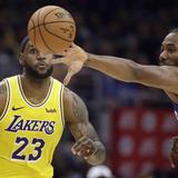 Leonard no recibió su anillo de campeón, pero ganó el duelo ante LeBron