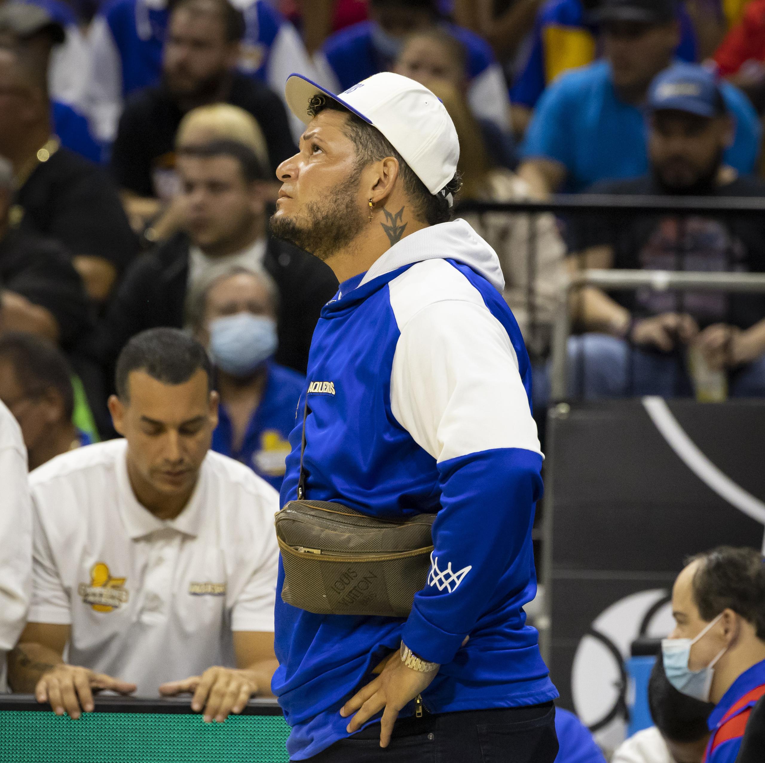 Yadier Molina estuvo presente en los partidos de los Vaqueros de Bayamón en medio de un proceso de rehabilitación de su rodilla en Puerto Rico.