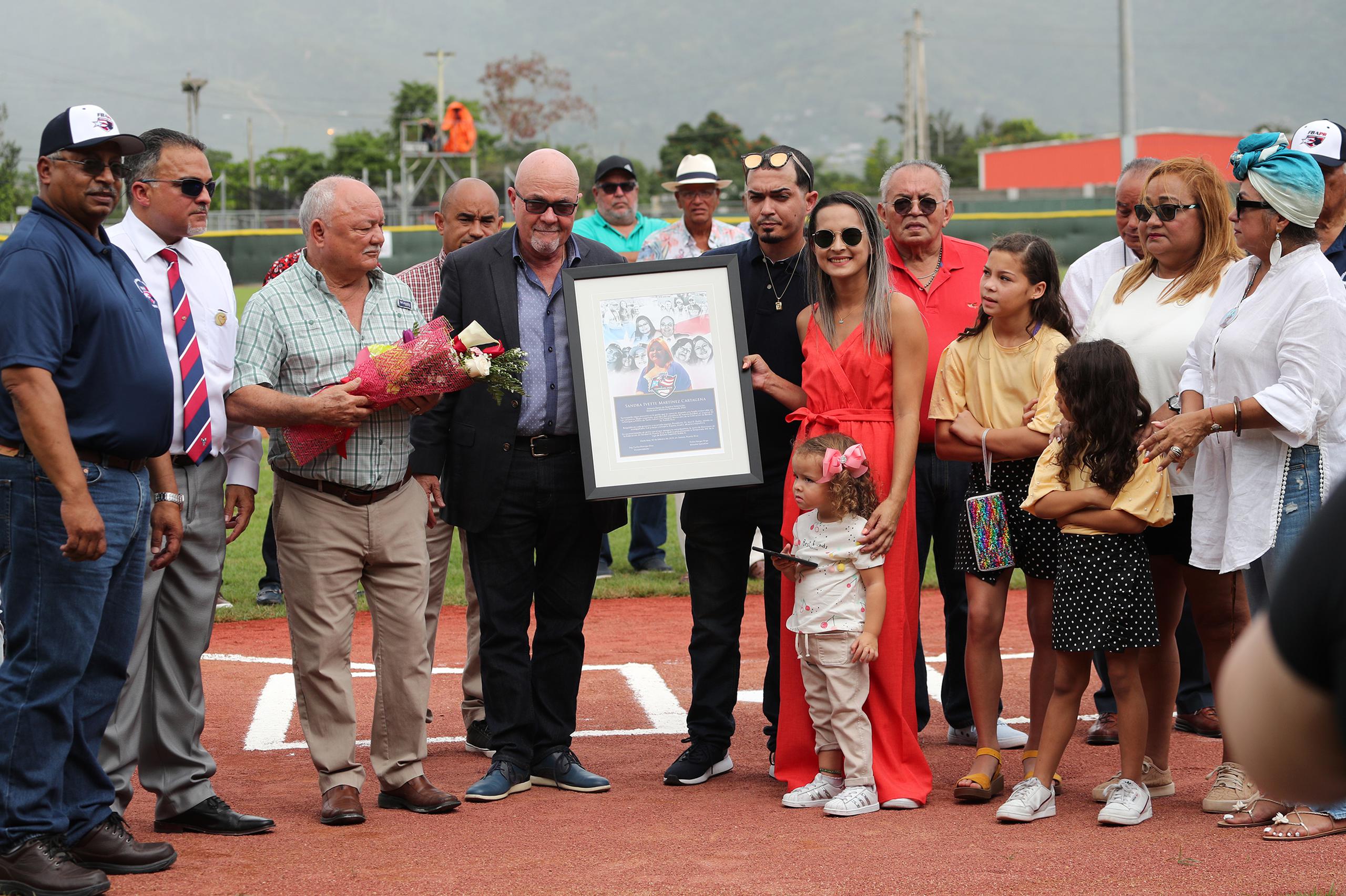 La temporada 2020 de la pelota Doble A le fue dedicada póstumamente a Sandra I. Martínez, esposa del presidente de la Federación de Béisbol de Puerto Rico, Dr. José Quiles, quien falleció en julio pasado.