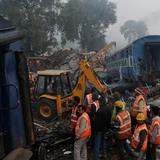 Aumentan a 145 los muertos tras accidente de tren en India
