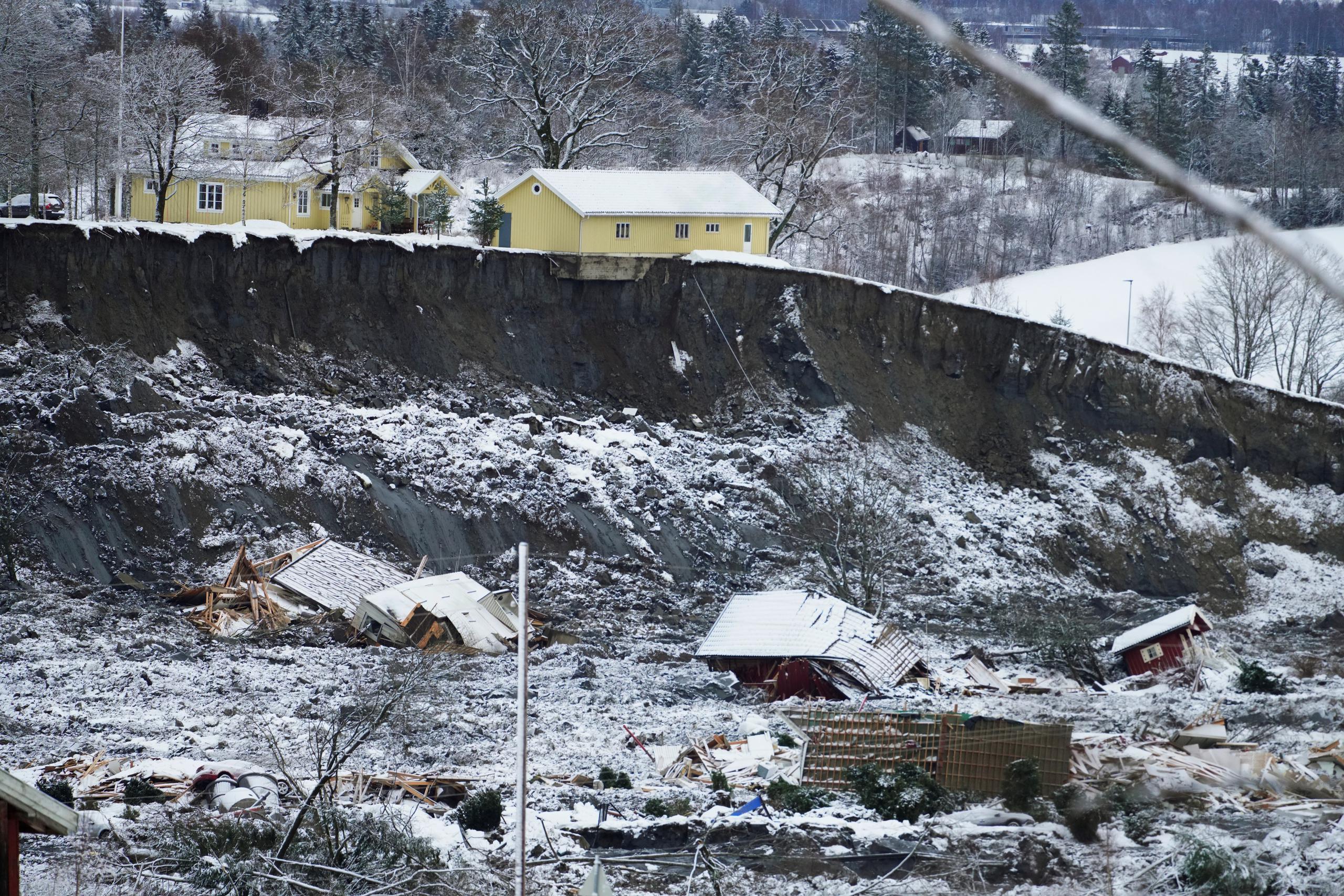 Medios noruegos informaron de que varios geólogos e hidrólogos advirtieron en 2008 a las autoridades municipales de “problemas de erosión significativos” en la zona.