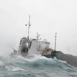 Guardia Costera rescata a 12 personas en Saint Thomas tras encallar buque africano