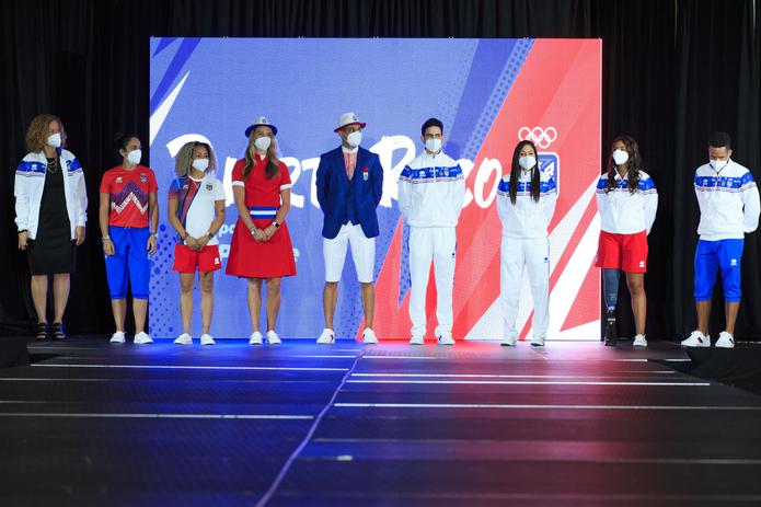 Como todos los países que competirán en las Olimpiadas, Puerto Rico también ordenó unos vistosos uniformes y los presentó en un evento de modas en la Isla.