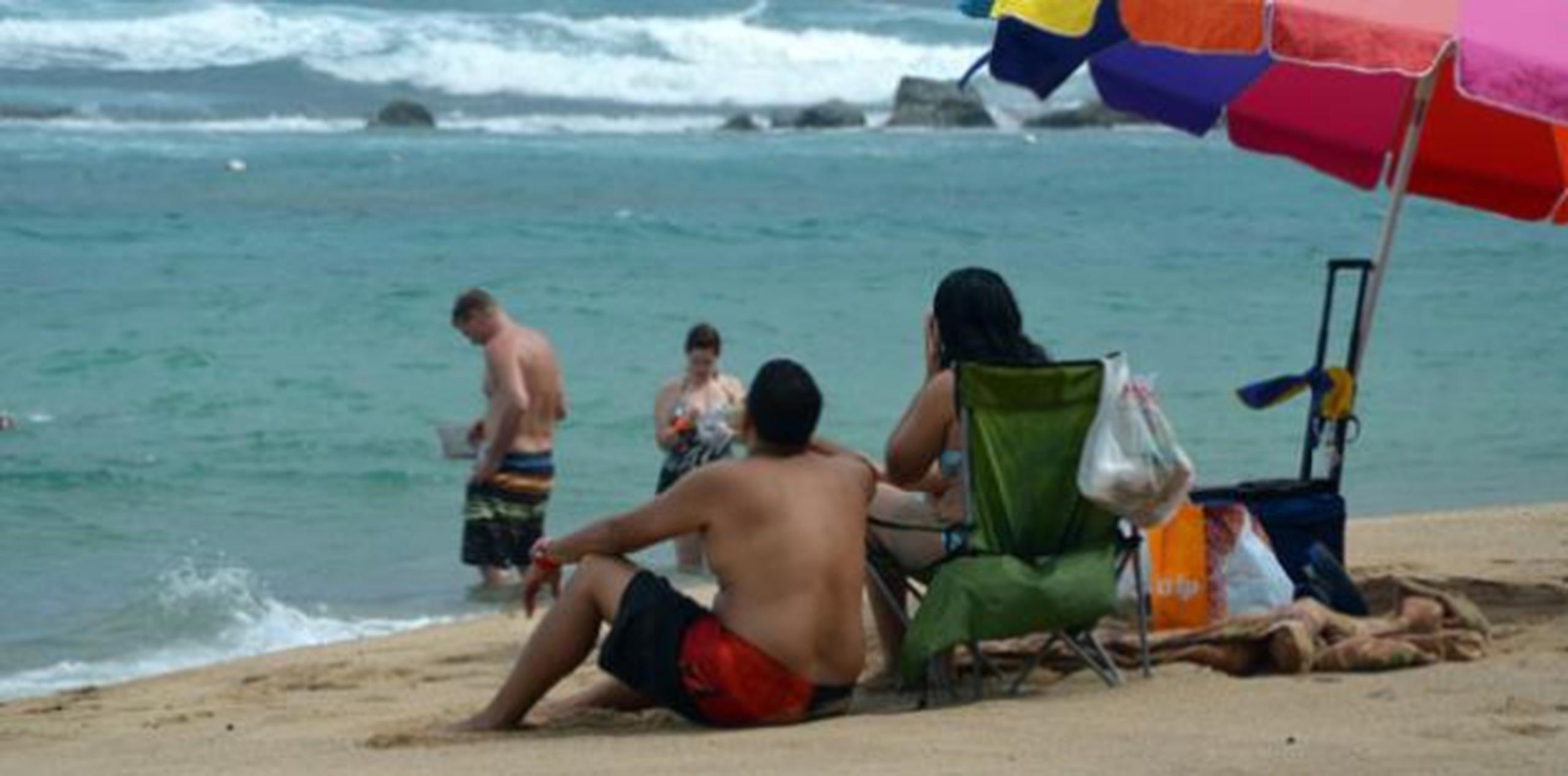 Entrar a las playas en prácticamente cualquier costa de la Isla es un riesgo extremadamente alto para la vida. (Archivo)