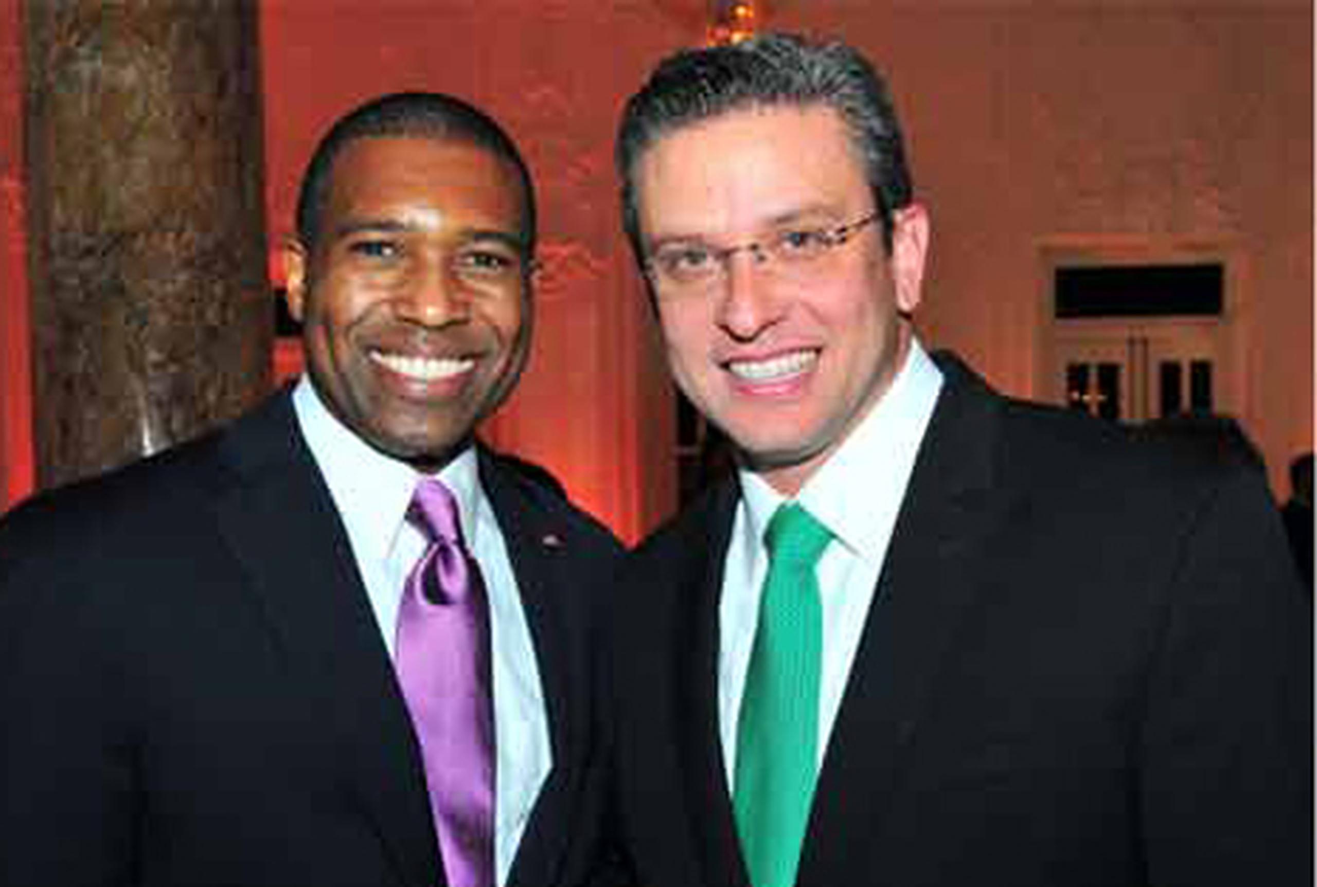 West y García Padilla ya compartieron anoche durante una recepción realizada en el Antiguo Casino de Puerto Rico, en San Juan. (Suministrada)