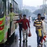 Al menos 16 muertos al caer un autobús en una zanja en Bangladesh 