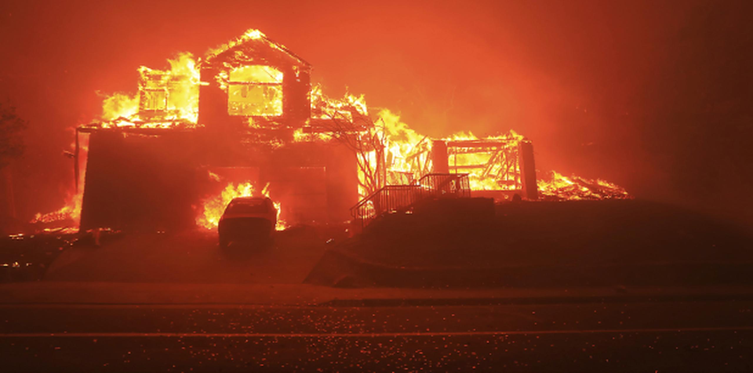 Cientos de residencias han sido consumidas por las llamas de los incendios forestales. (Kent Porter / Press Democrat)