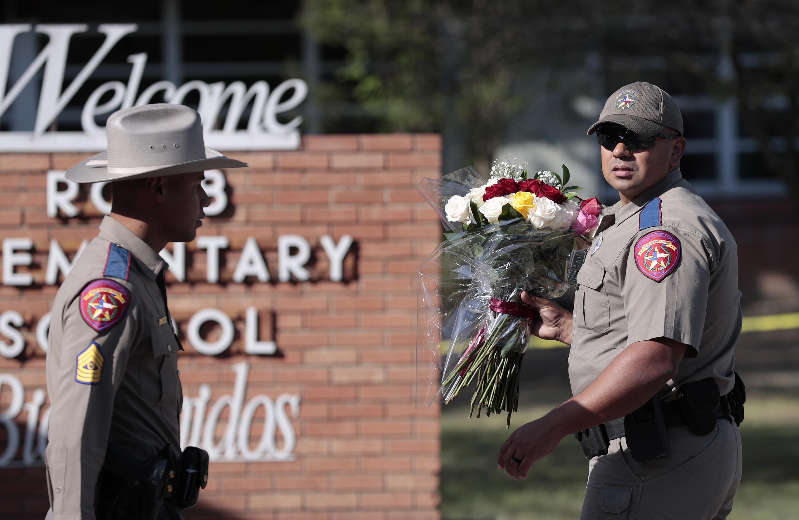 La detención de un alumno en el Instituto Berkner, localizado en la ciudad de Dallas, Texas, ocurrió a un día del tiroteo de la Escuela Elemental Robb, en la localización de Uvalde, que le cobró la vida a 21 personas.