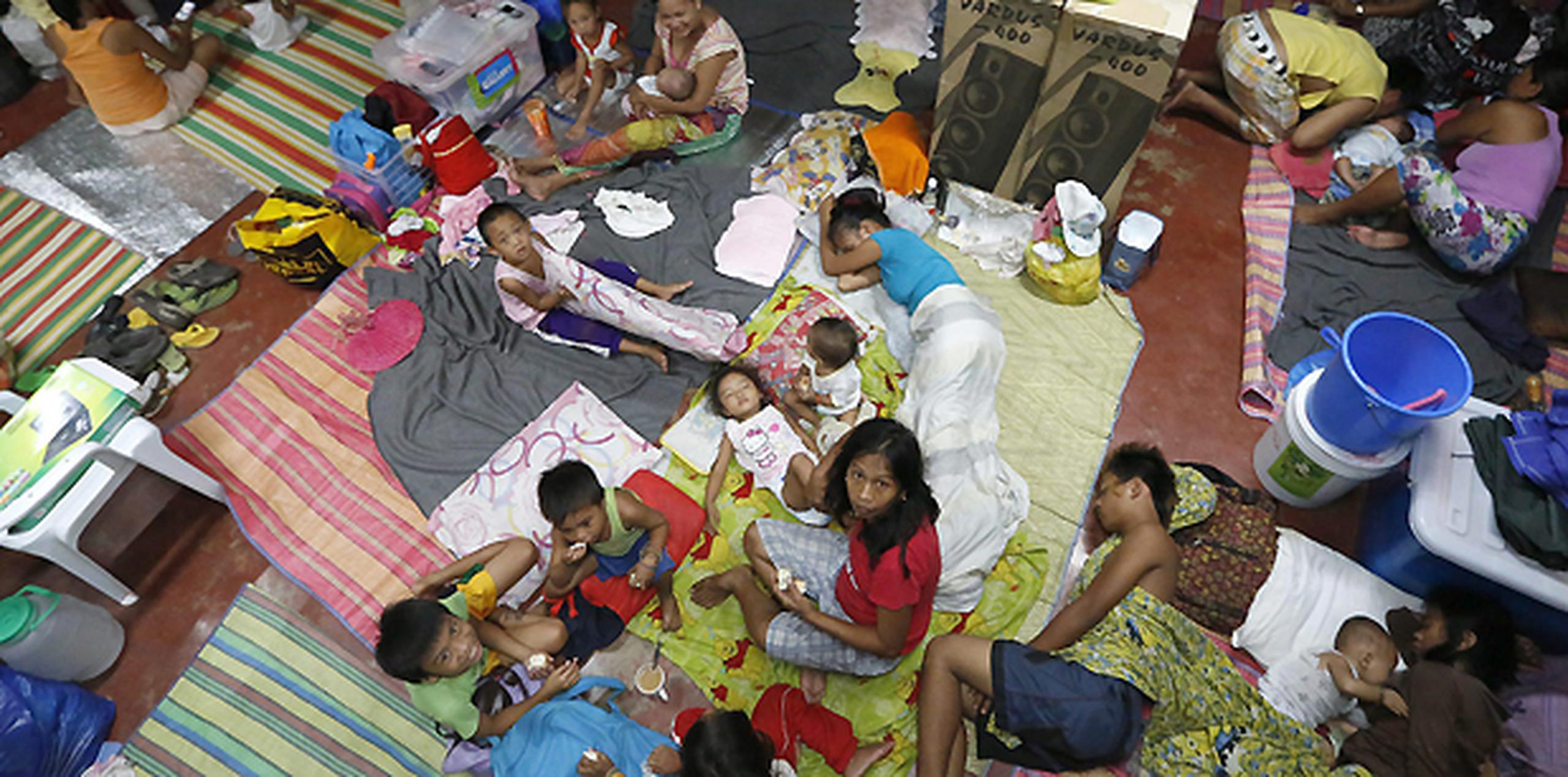 Más de 600,000 personas estaban refugiadas a salvo, incluso a los vecinos en Tacloban. (EFE)