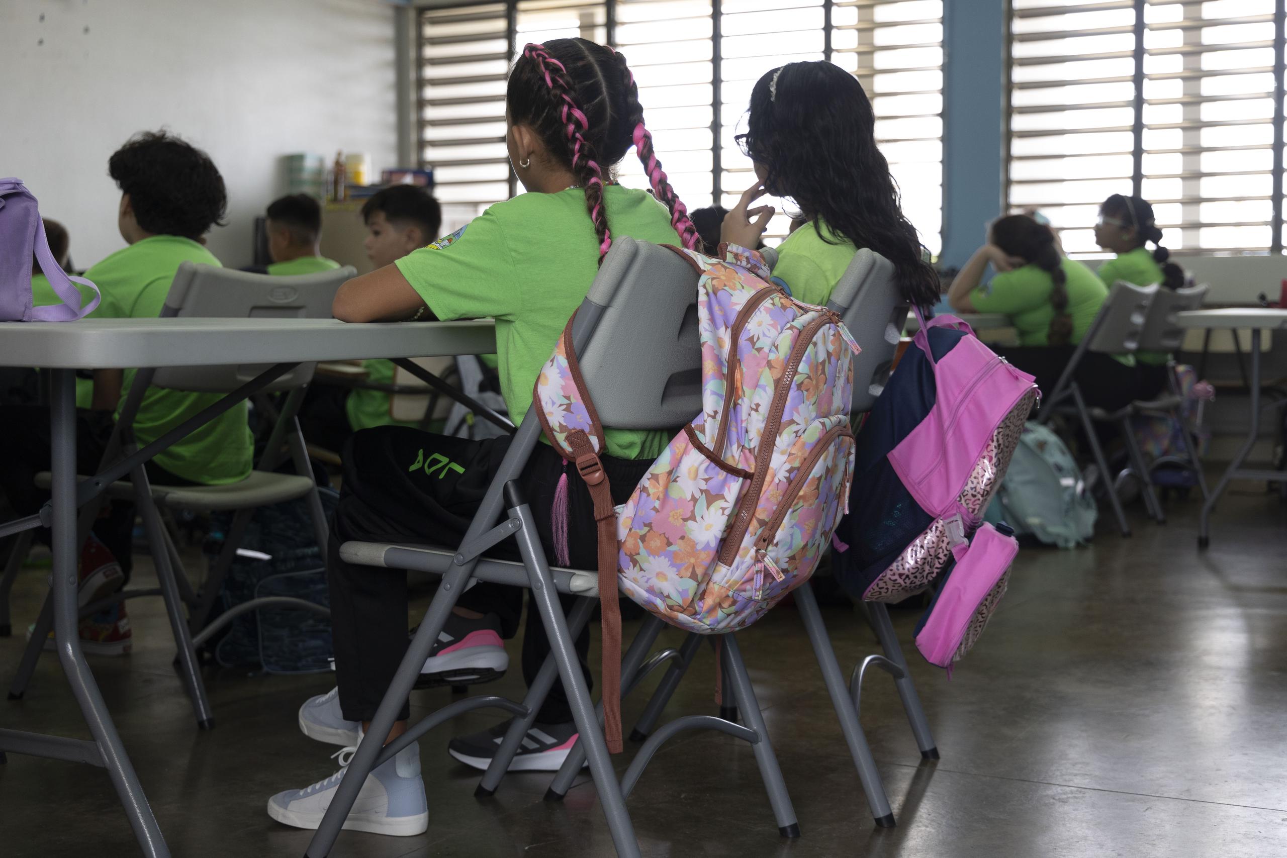 La secretaria designada y el gobernador estimaron que la asistencia de estudiantes a las 856 escuelas públicas rondaría el 70% de los 245,000 alumnos que se proyecta llegarán a las aulas.