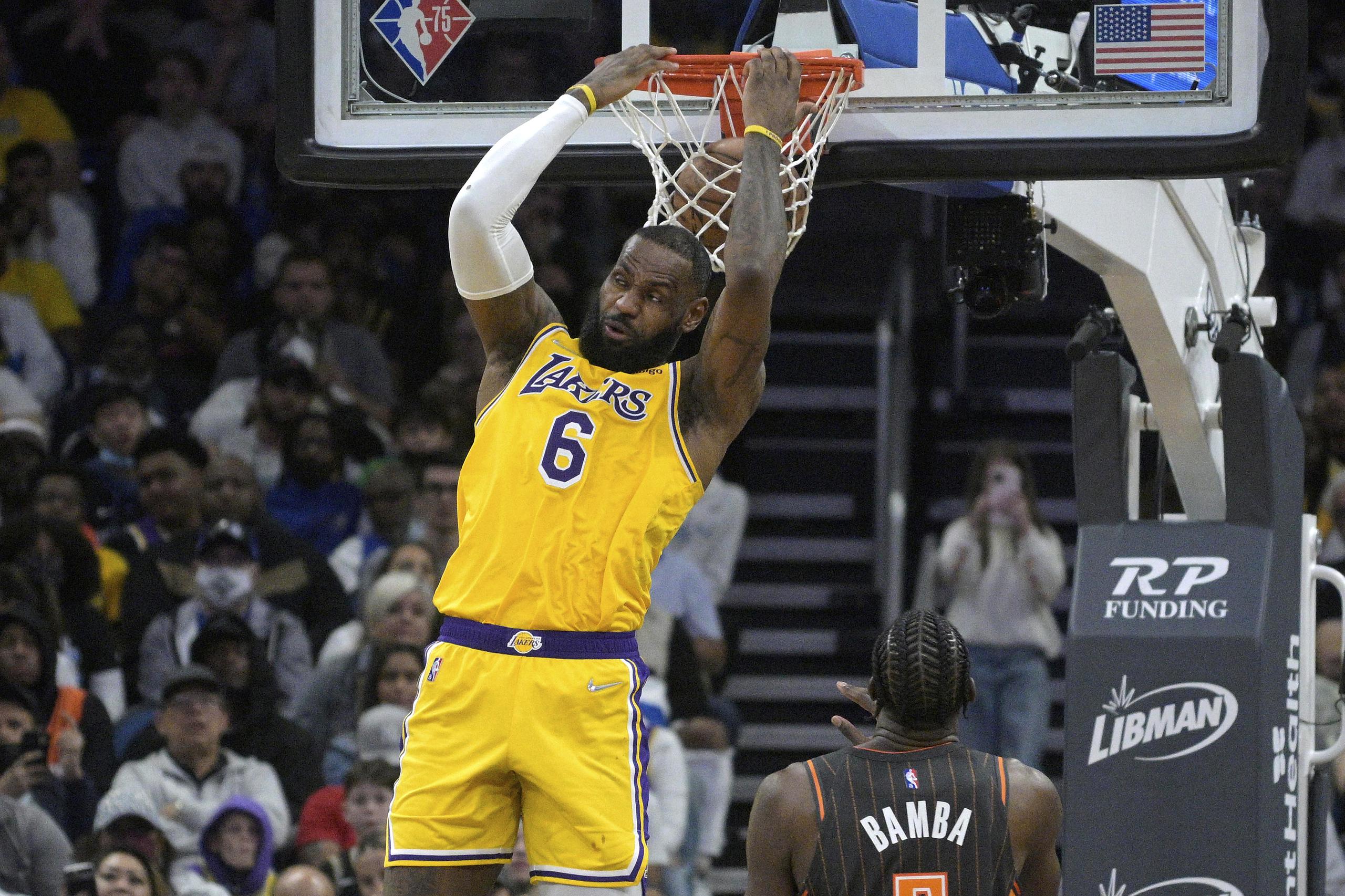 LeBron James tendrá que echarse a los Lakers sobre los hombros para guiarlos a la clasificación. 