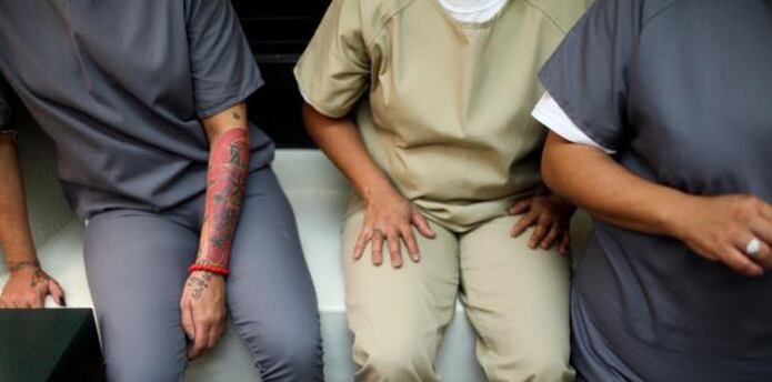 Hallazgos Durante el proceso investigativo, también destacó la importancia de la educación como herramienta social y la discriminación por razón de género, en comparación con los servicios que se les ofrecen a los hombres en confinamiento. (Archivo)