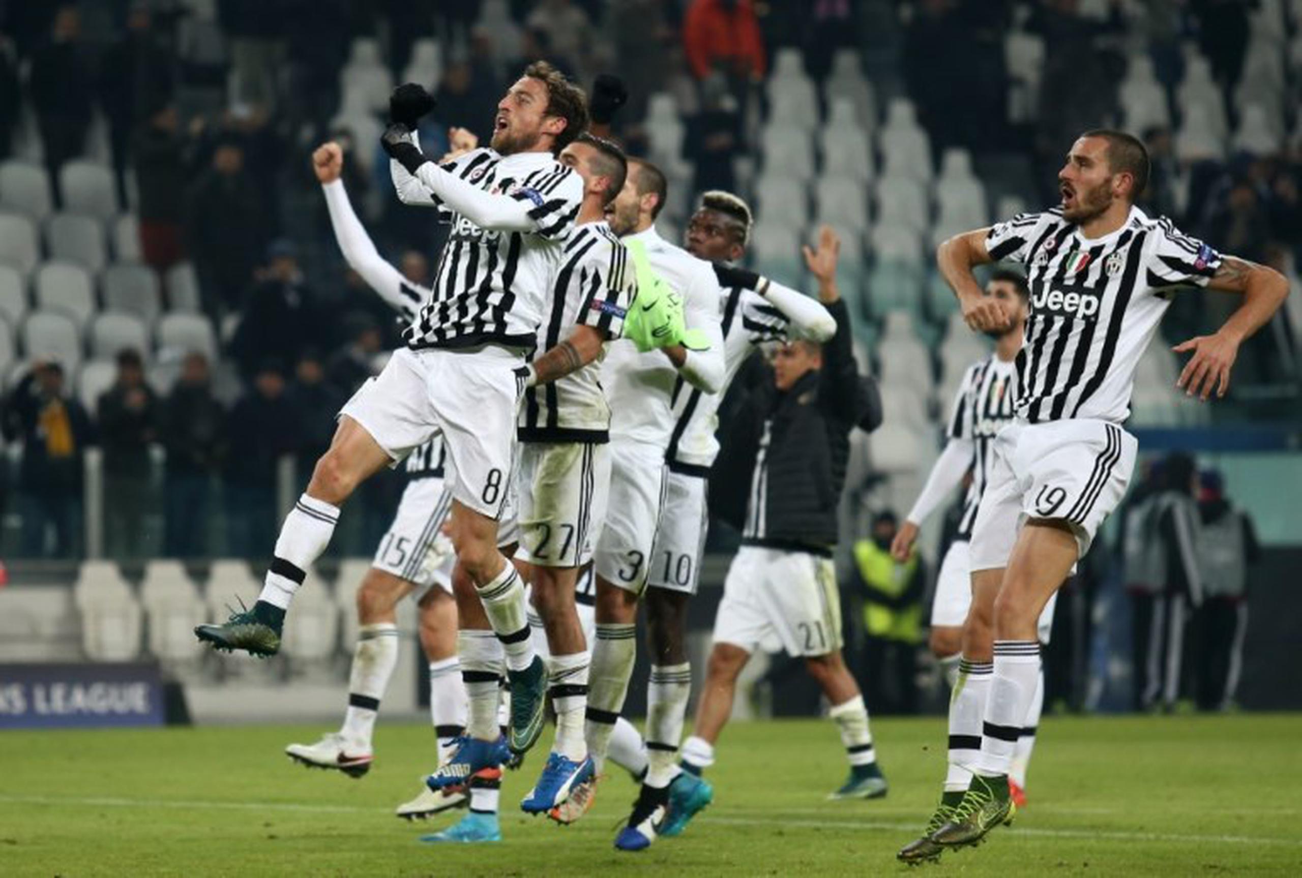 Jugadores del Juventus durante un partido de la UEFA. (AFP)
