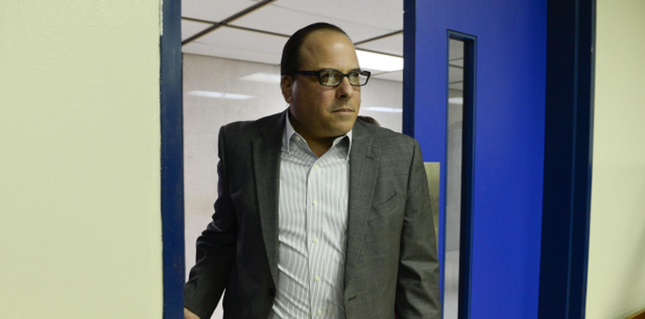 Jaime Perelló entrando a la sala 907 del Centro Judicial de San Juan para su vista preliminar en el caso por corrupción. (GERALD.LOPEZ@GFRMEDIA.COM)