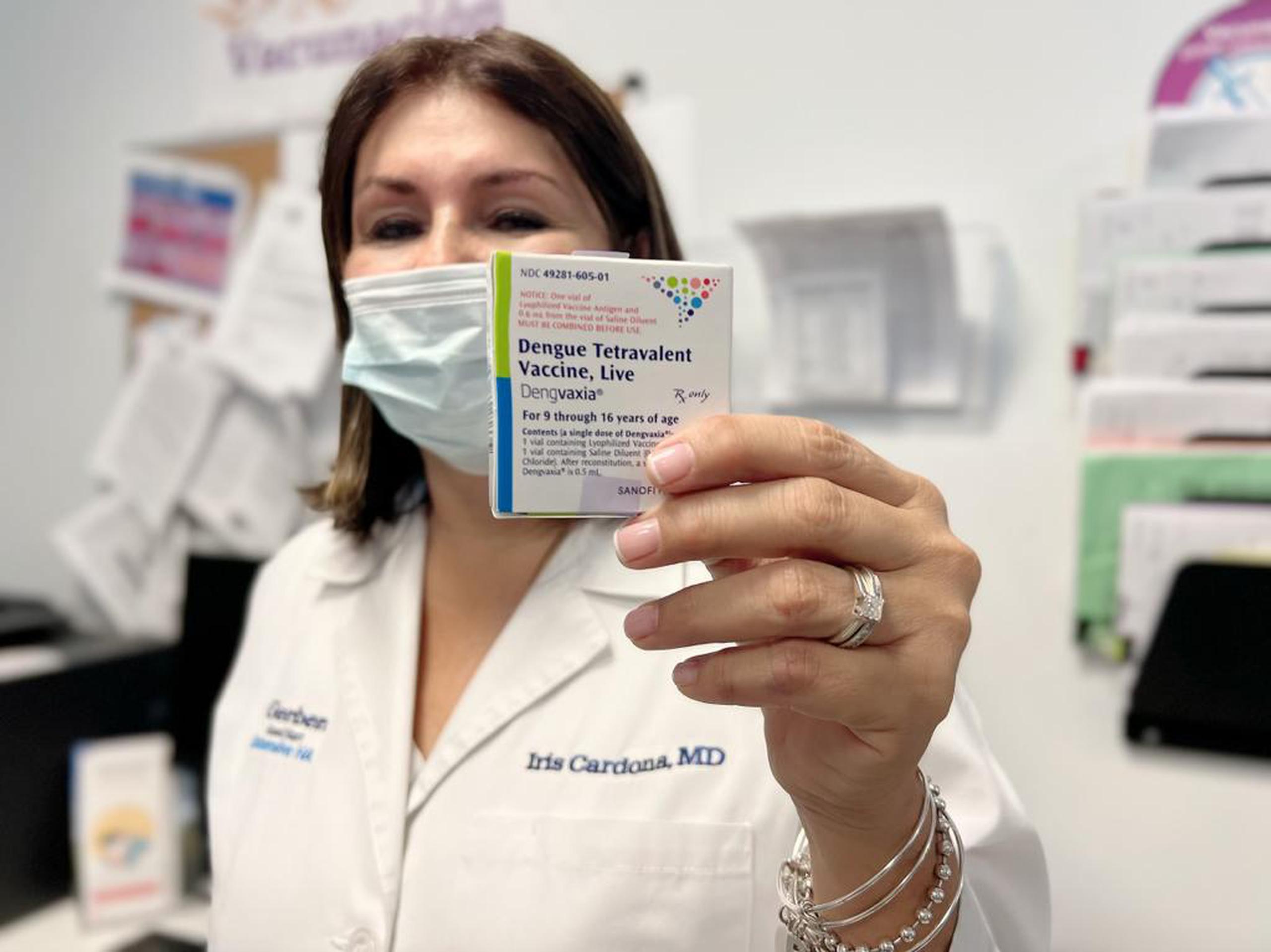 La Dra. Iris Cardona recalcó que la vacuna está exclusivamente aprobada para personas que viven en áreas donde el dengue es endémico, como el caso de Puerto Rico.