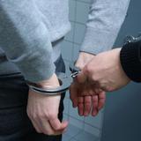 Arrestan en Florida a mujer que escondía fentanilo y cocaína en su cuerpo 