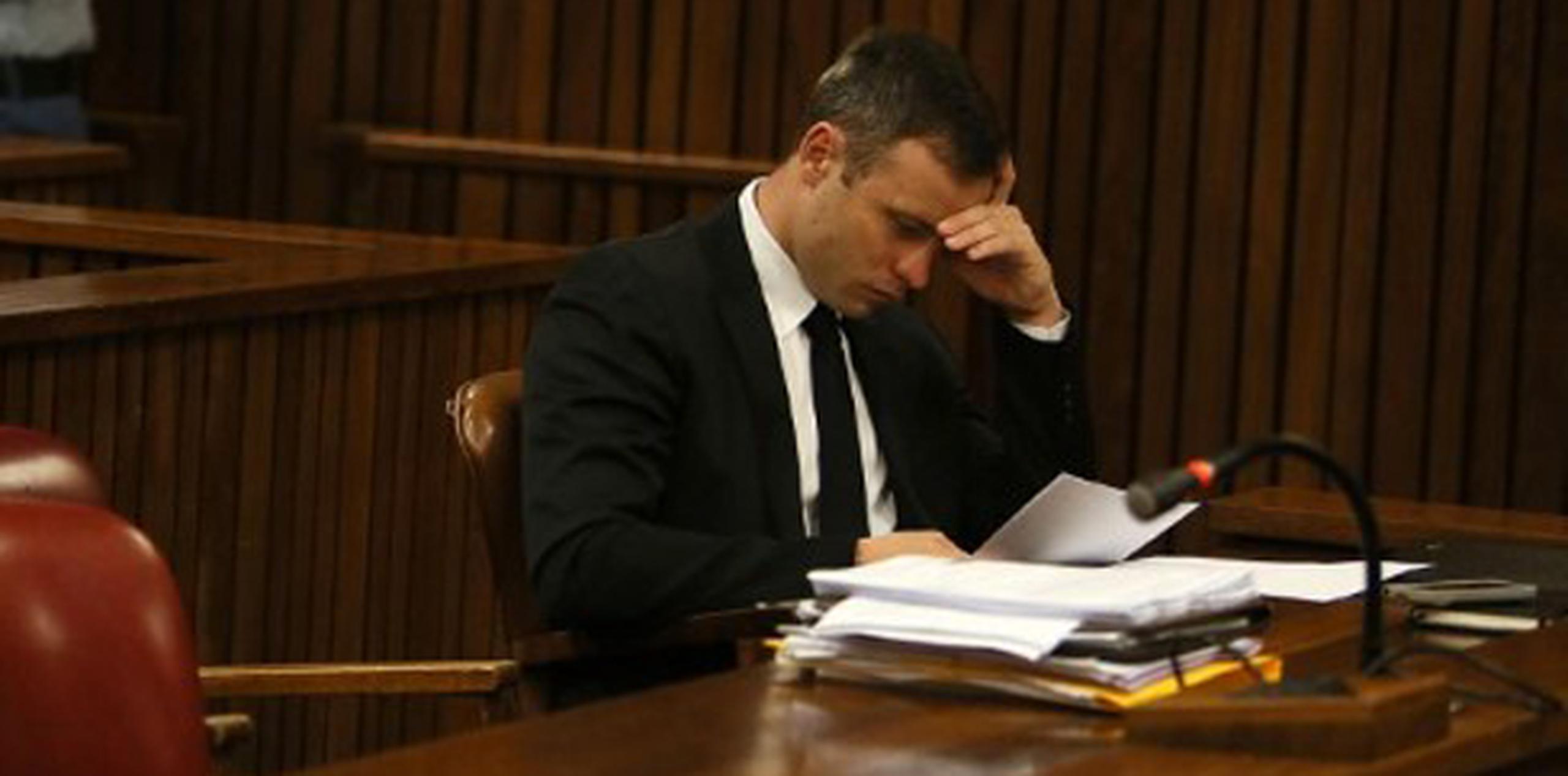 La defensa de Pistorius ha argumentado a favor de una condena de tres años de arresto domiciliario. (AP)