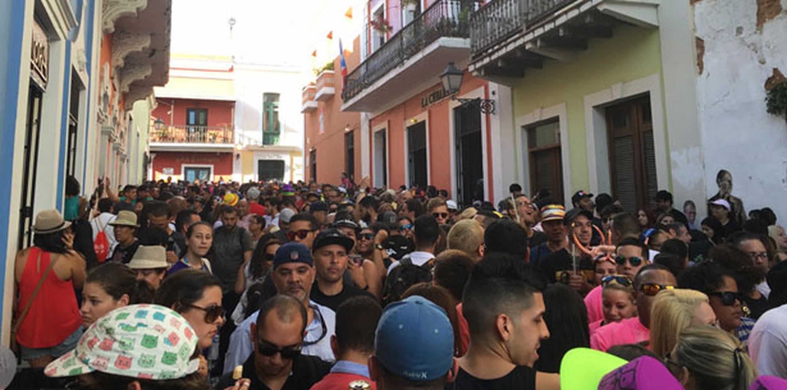 Ayer, sábado, más de un cuarto de millón de personas llegaron hasta el Viejo San Juan, cifra que pudiera superarse hoy.(Suministrada / Emmanel Colón)