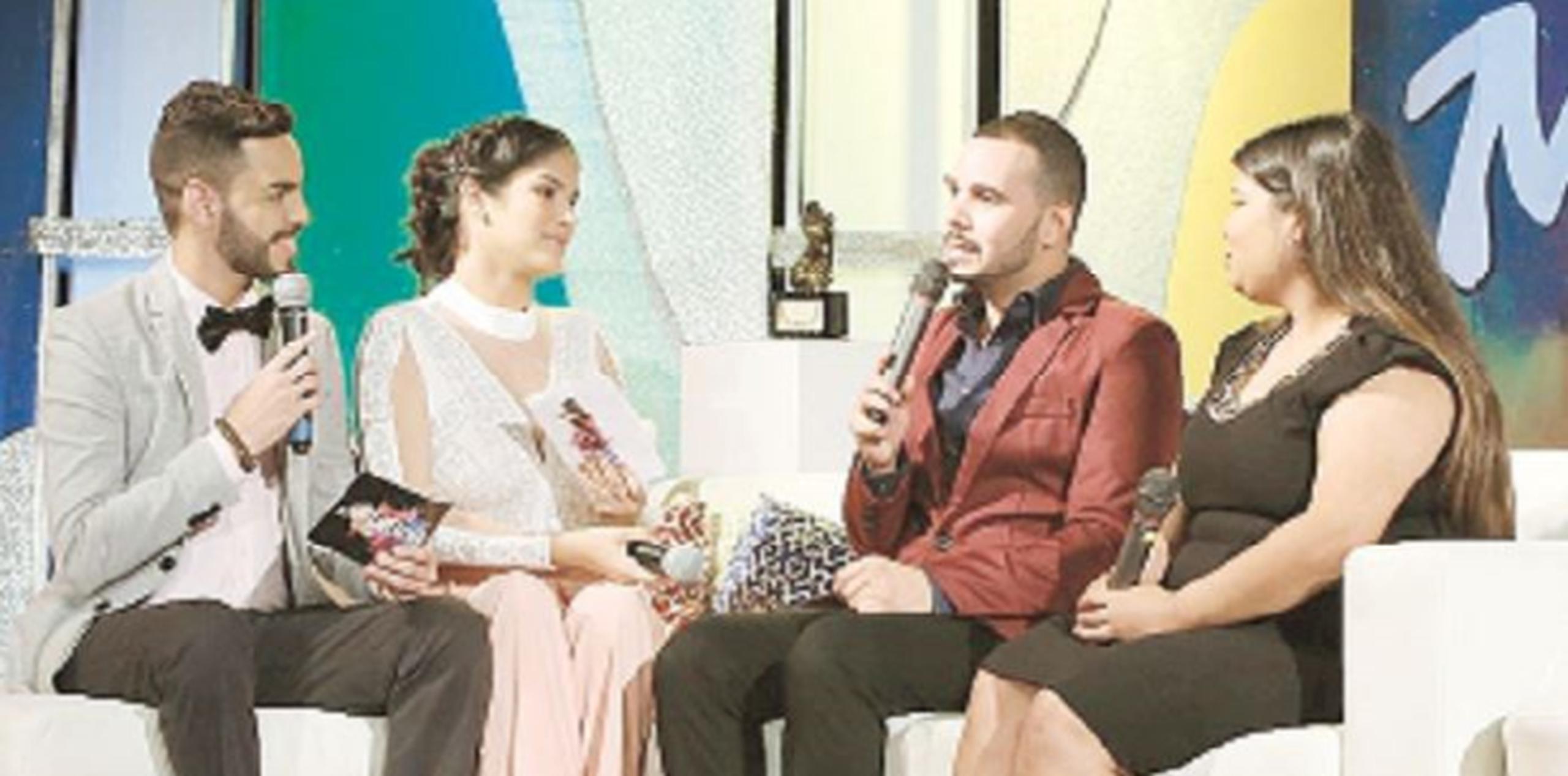 Los estudiantes Manuel Crespo y Mariaelena Pérez, en entrevista con el actor Cristian Pabón y Nayda Liz Velez, productora de WIPR. (SUMINISTRADA)