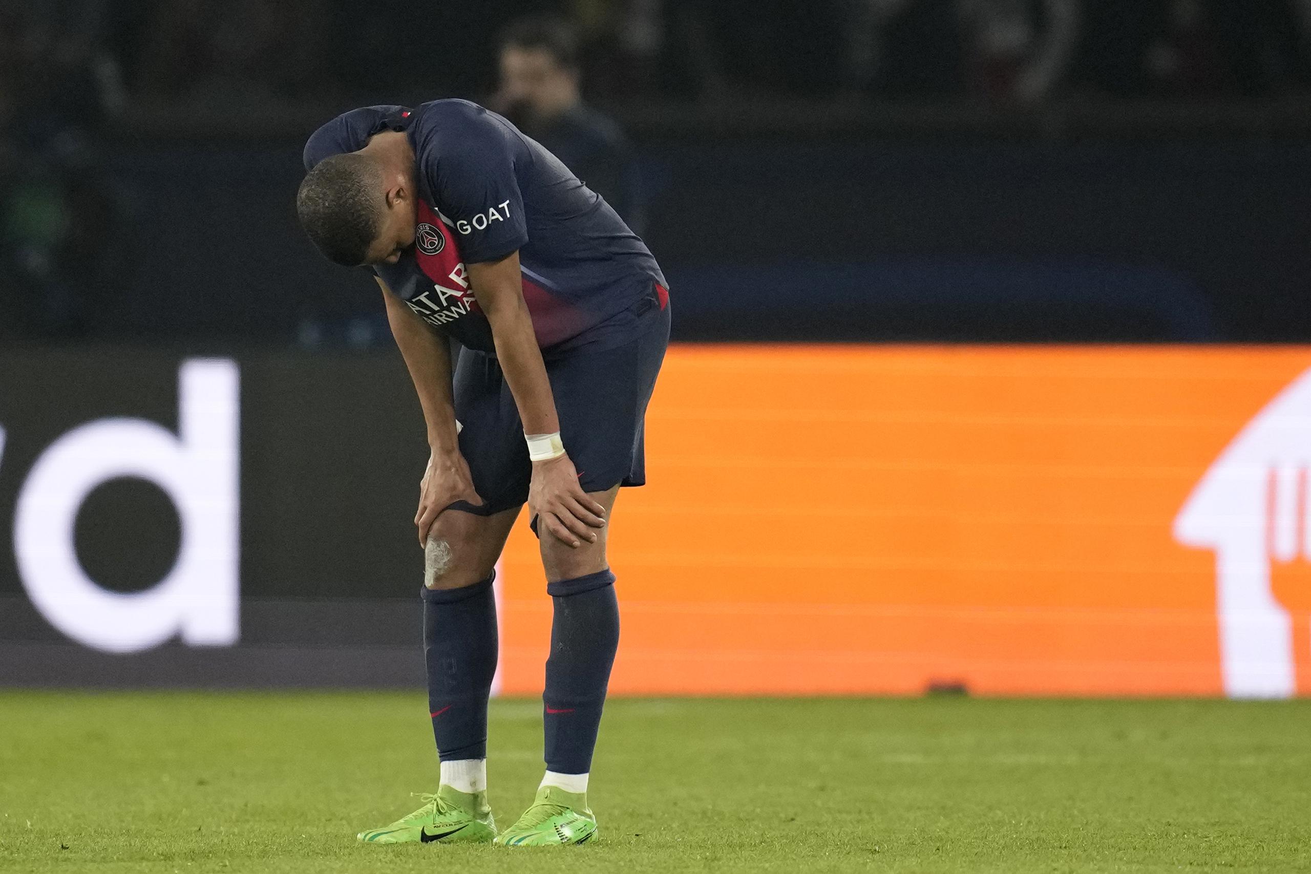 Kylian Mbappe, del París Saint-Germain, decepcionado tras la derrota ante el Borussia Dortmund en la semifinal de la Champions.