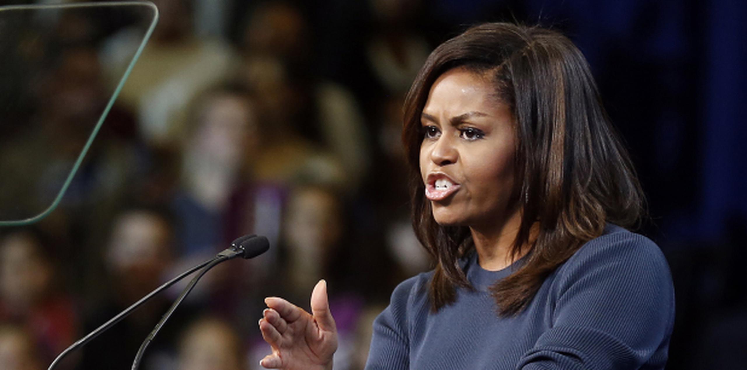 "Ninguna mujer merece ser tratada así", enfatizó Obama. (AP / Jim Cole)